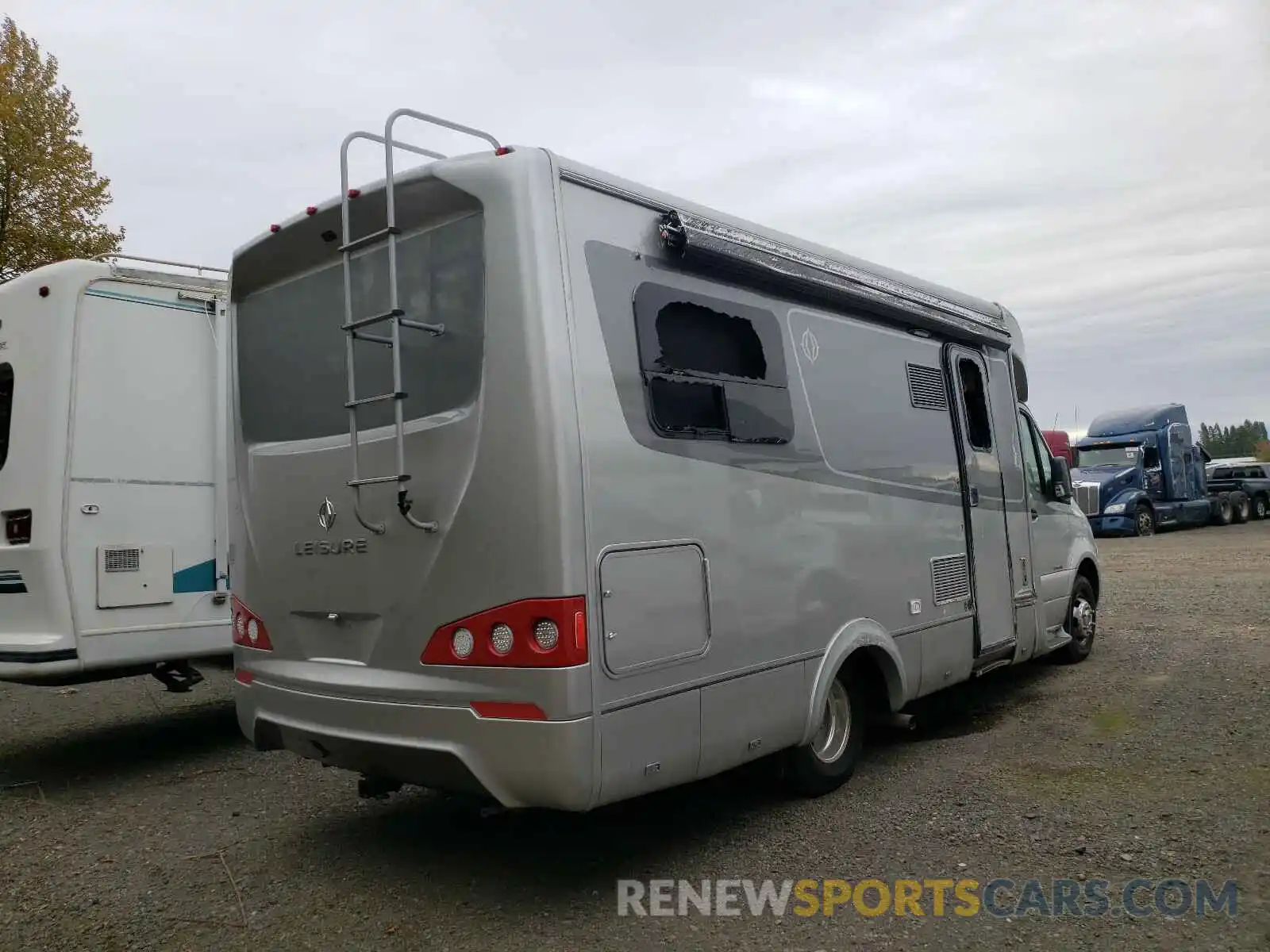 4 Photograph of a damaged car WDAPF4CD4KN055580 MERCEDES-BENZ SPRINTER 2019