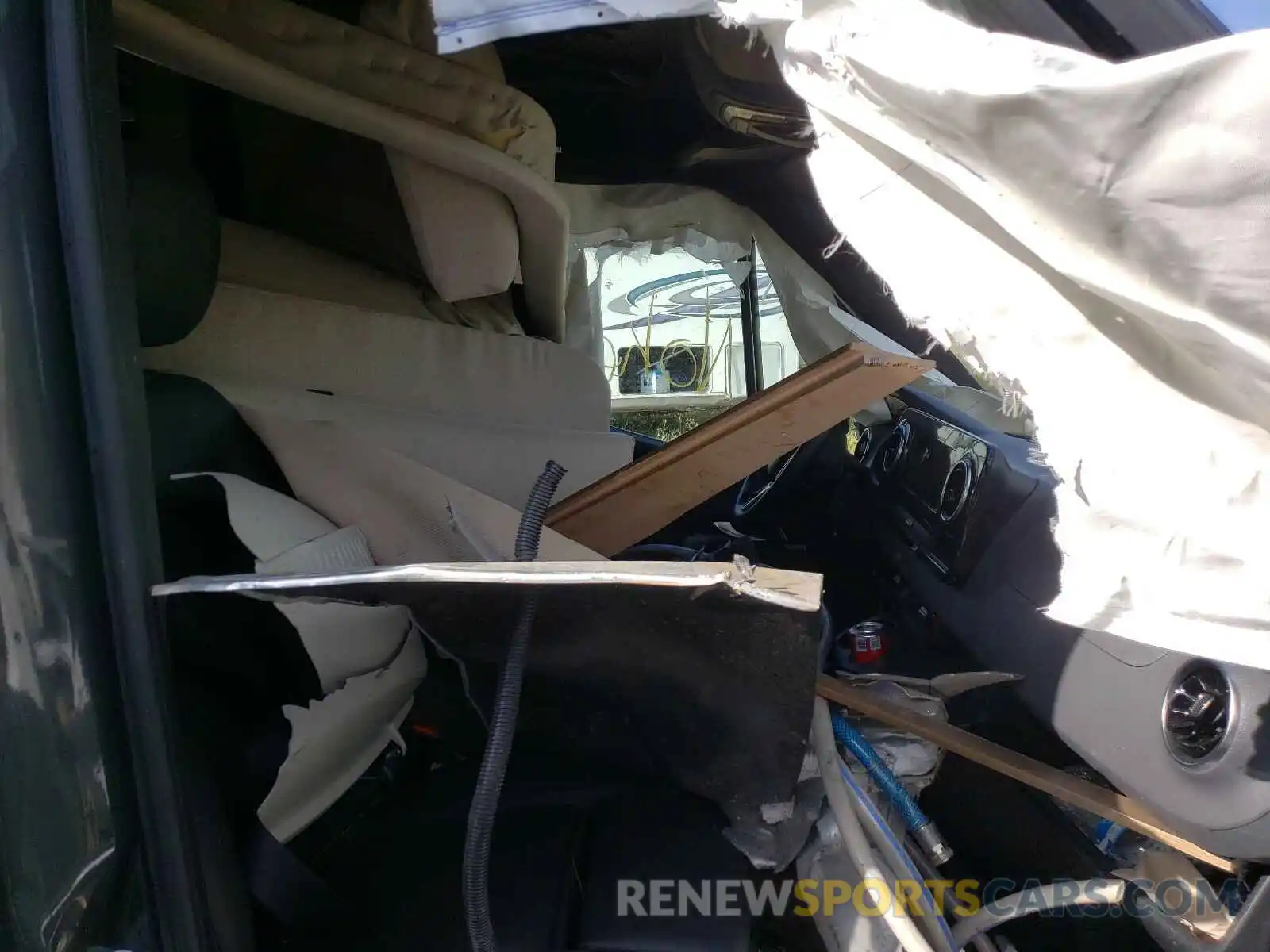 5 Photograph of a damaged car WDAPF4CD4KN069396 MERCEDES-BENZ SPRINTER 2019