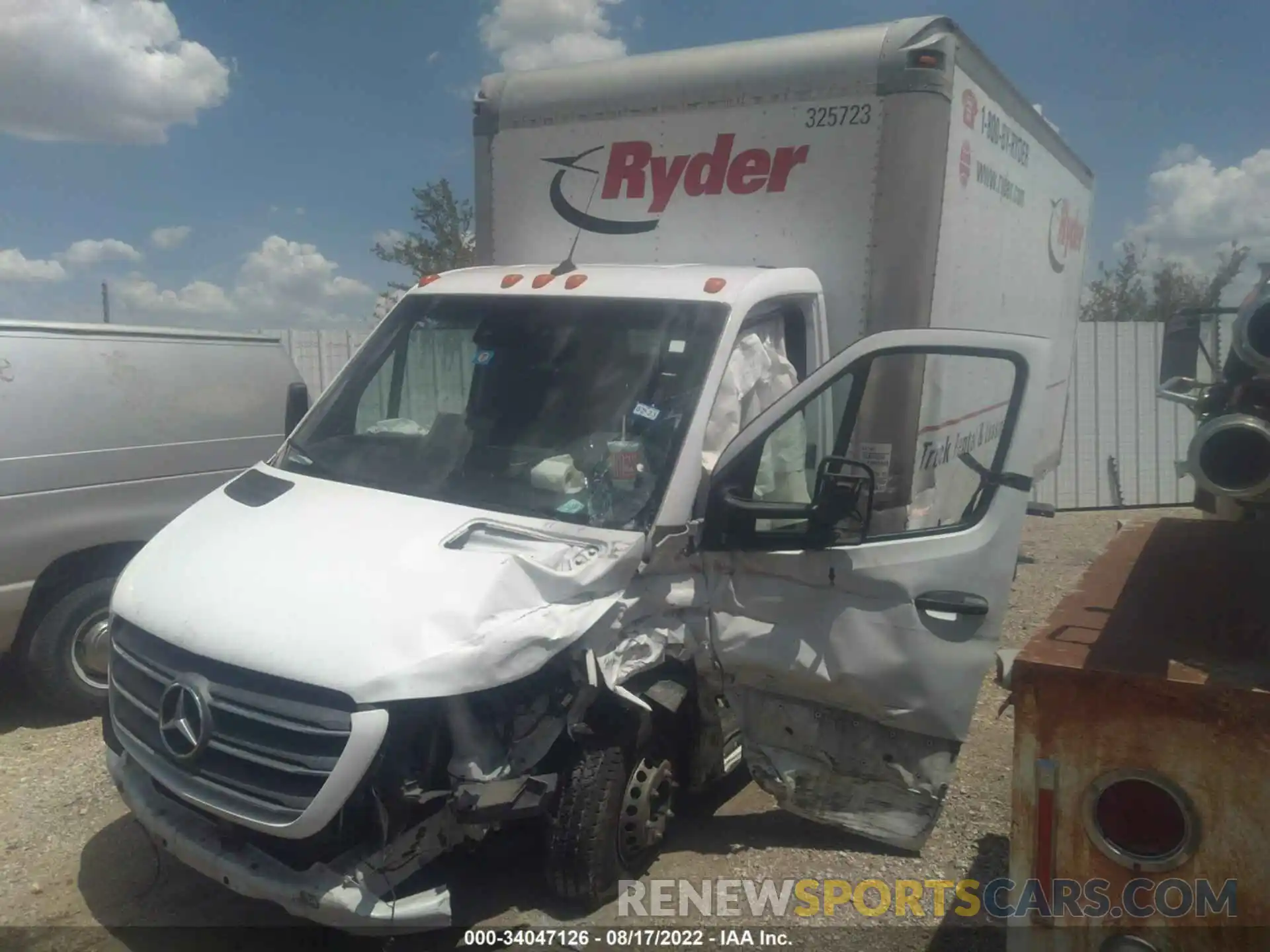 2 Photograph of a damaged car WDAPF4CD6KN020149 MERCEDES-BENZ SPRINTER 2019