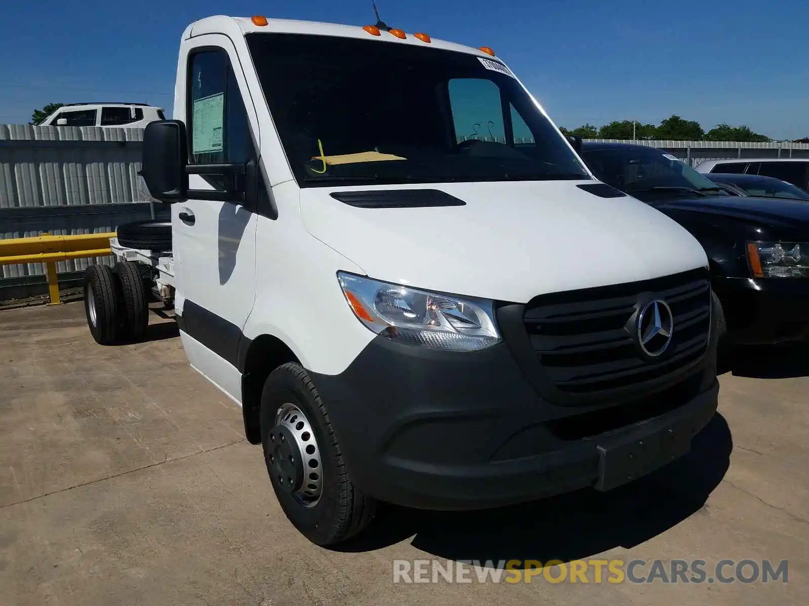 1 Photograph of a damaged car WDAPF4CD7KN031788 MERCEDES-BENZ SPRINTER 2019