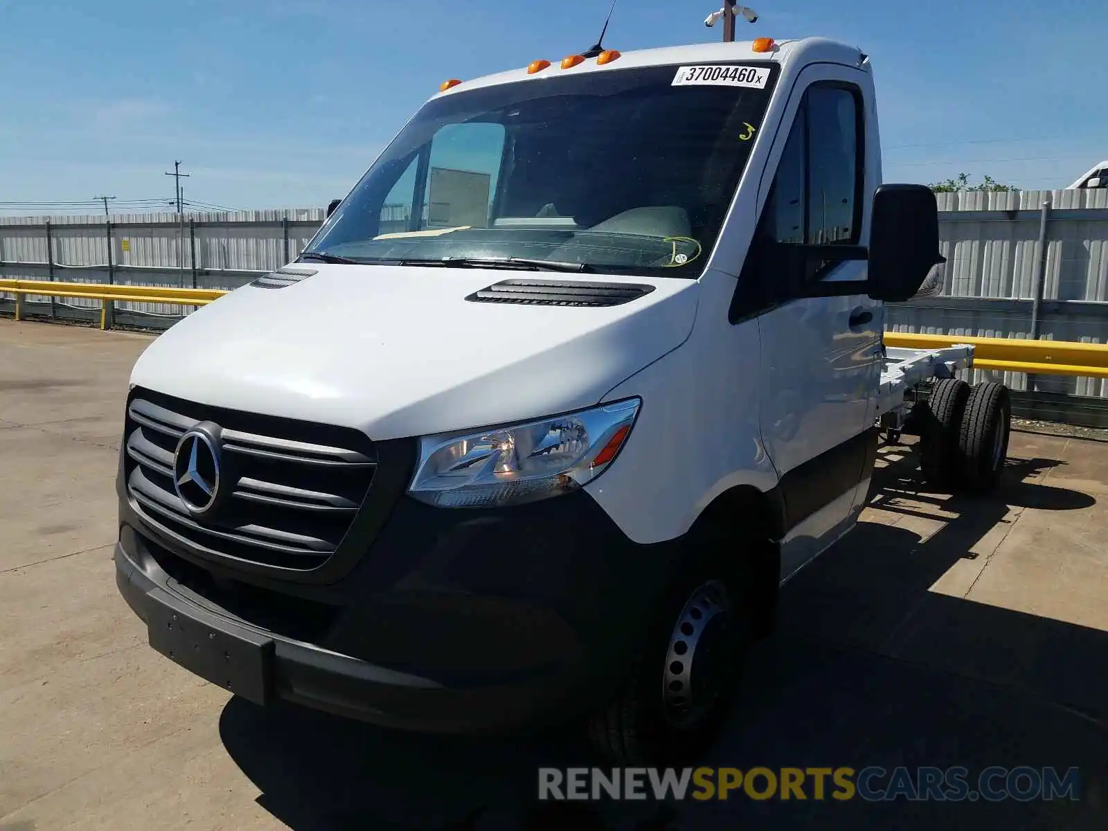 2 Photograph of a damaged car WDAPF4CD7KN031788 MERCEDES-BENZ SPRINTER 2019