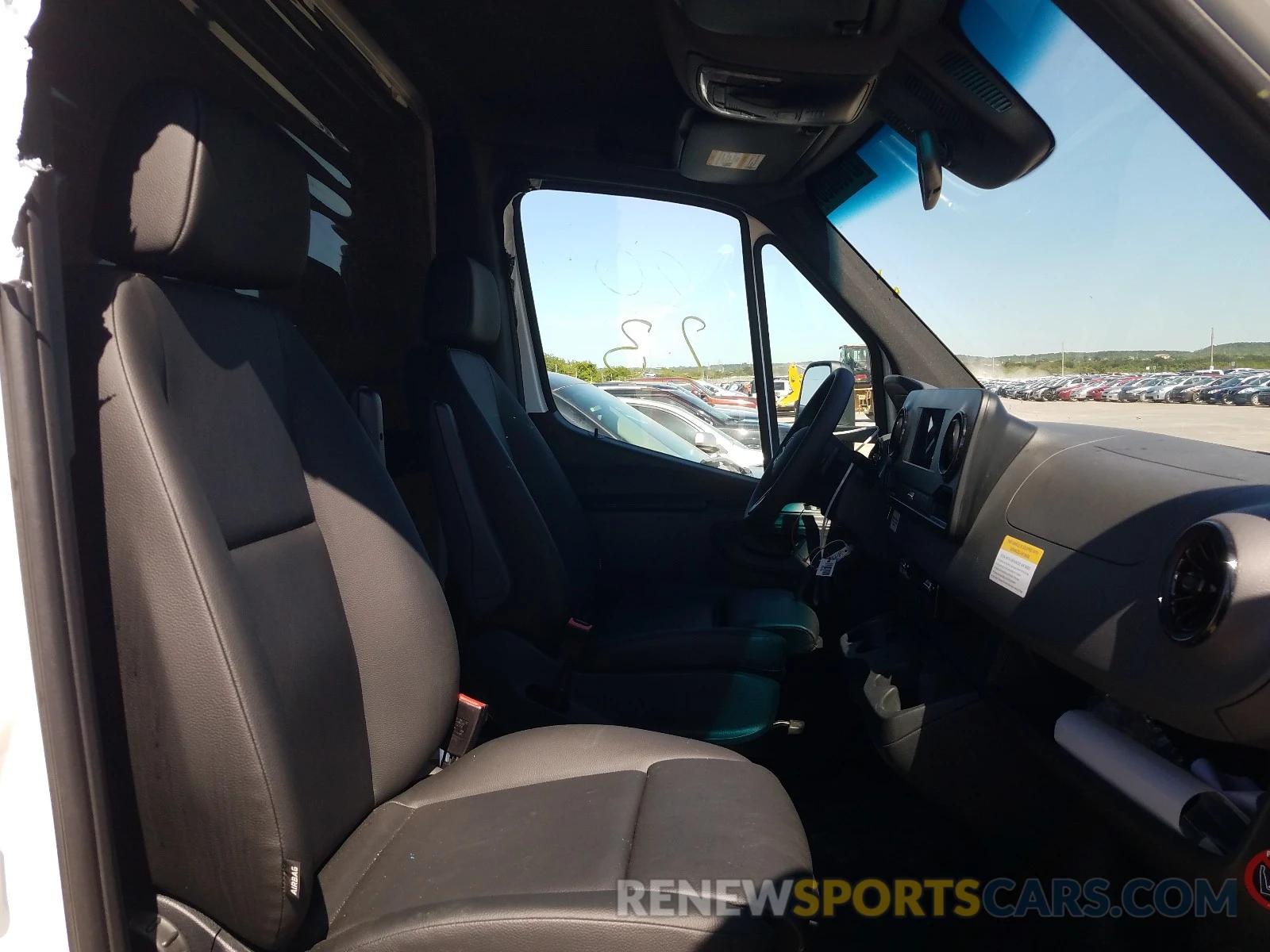 5 Photograph of a damaged car WDAPF4CD7KN031788 MERCEDES-BENZ SPRINTER 2019