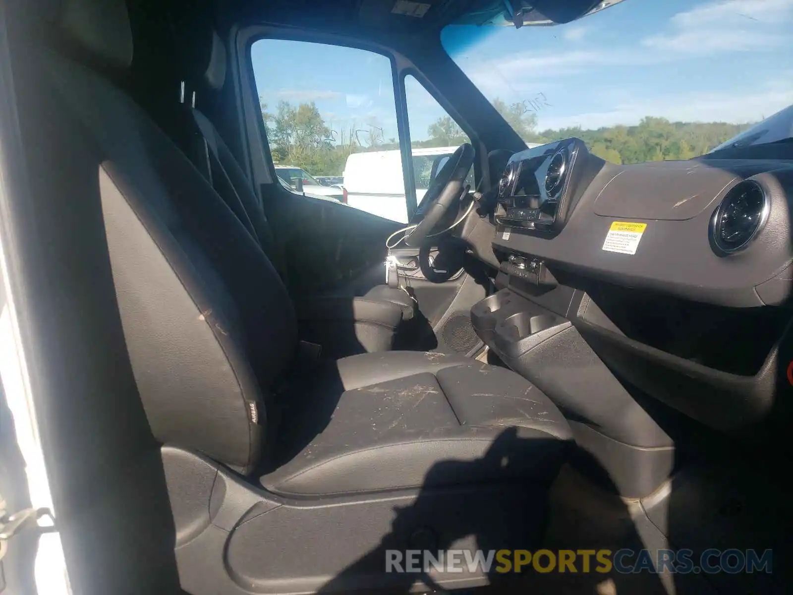 5 Photograph of a damaged car WDAPF4CD8KN038958 MERCEDES-BENZ SPRINTER 2019