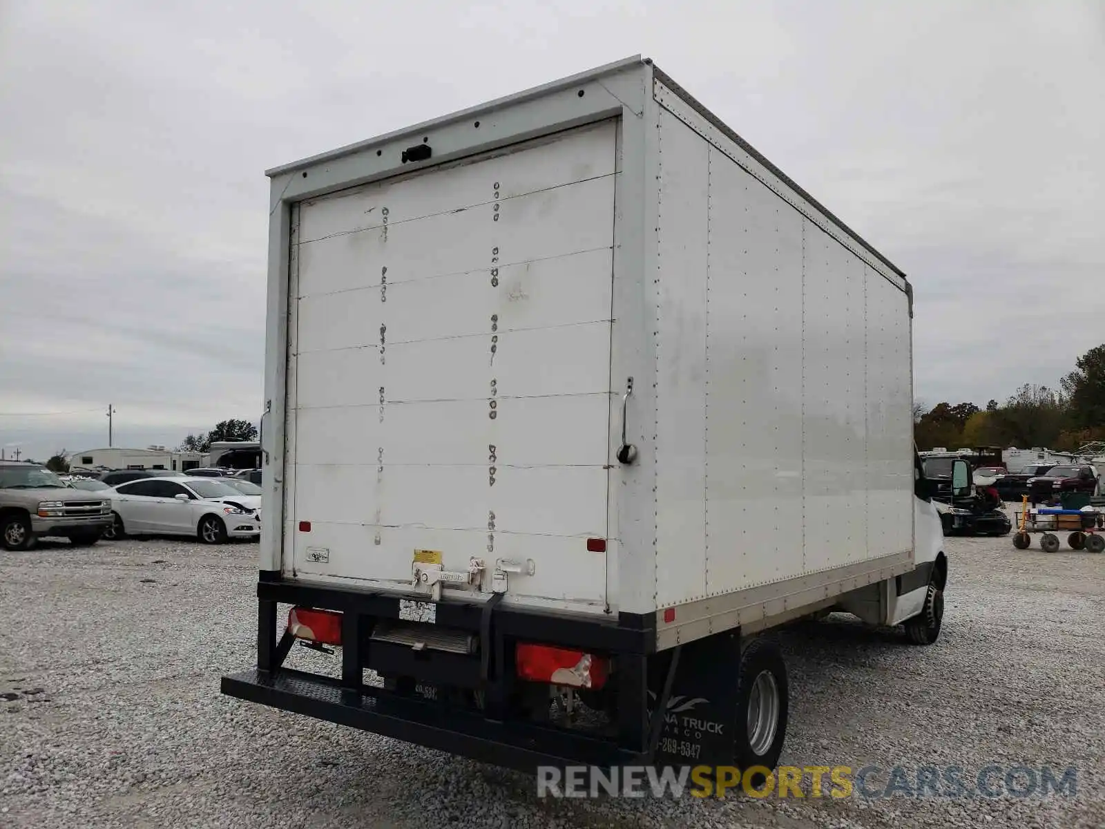 4 Photograph of a damaged car WDAPF4CD9KN037463 MERCEDES-BENZ SPRINTER 2019