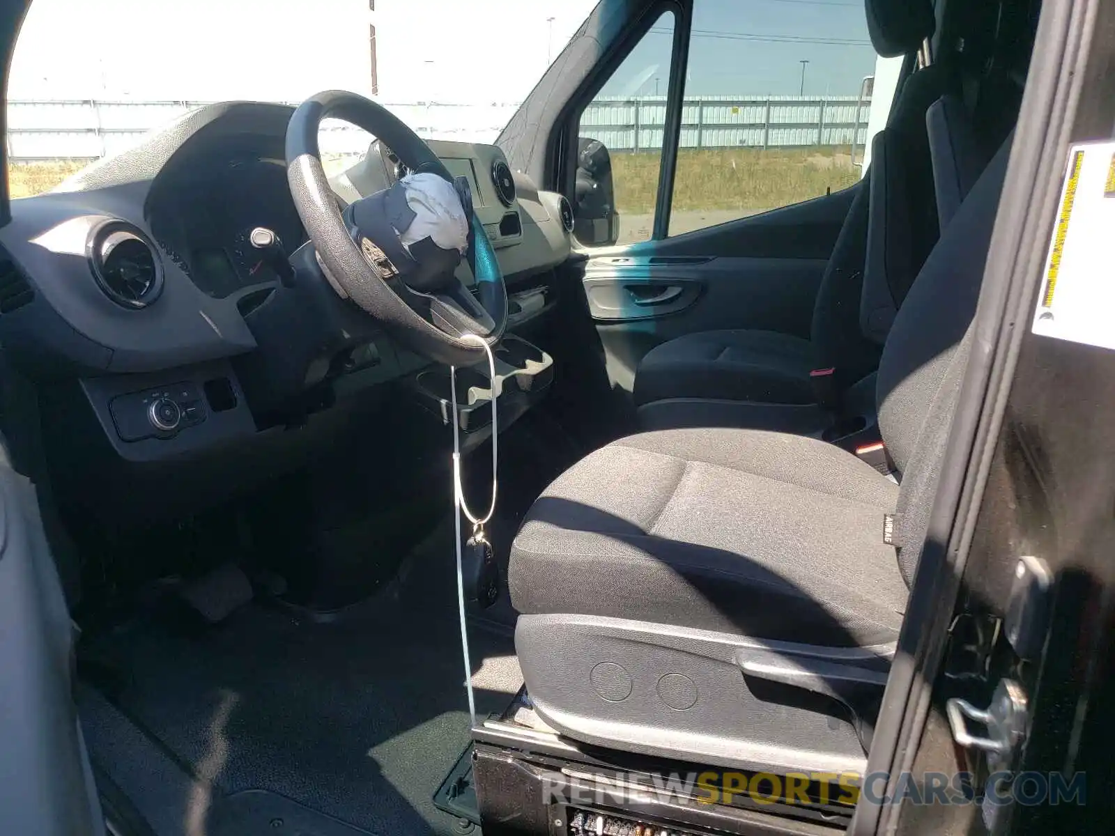 5 Photograph of a damaged car WDZPF0CD3KP053751 MERCEDES-BENZ SPRINTER 2019