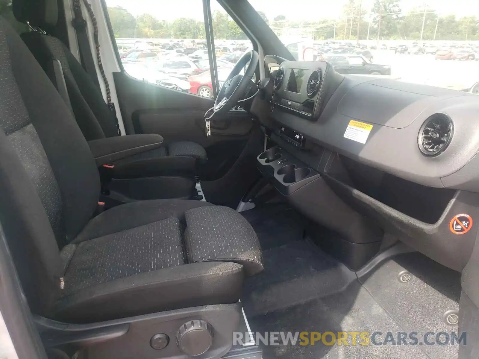 5 Photograph of a damaged car WDZPF0CDXKP040320 MERCEDES-BENZ SPRINTER 2019