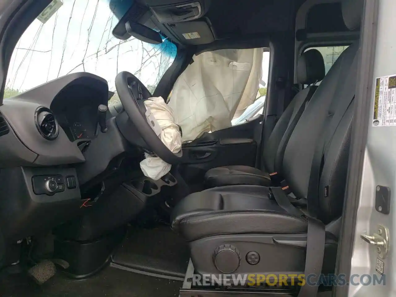 5 Photograph of a damaged car WDZPF0CDXKP110723 MERCEDES-BENZ SPRINTER 2019