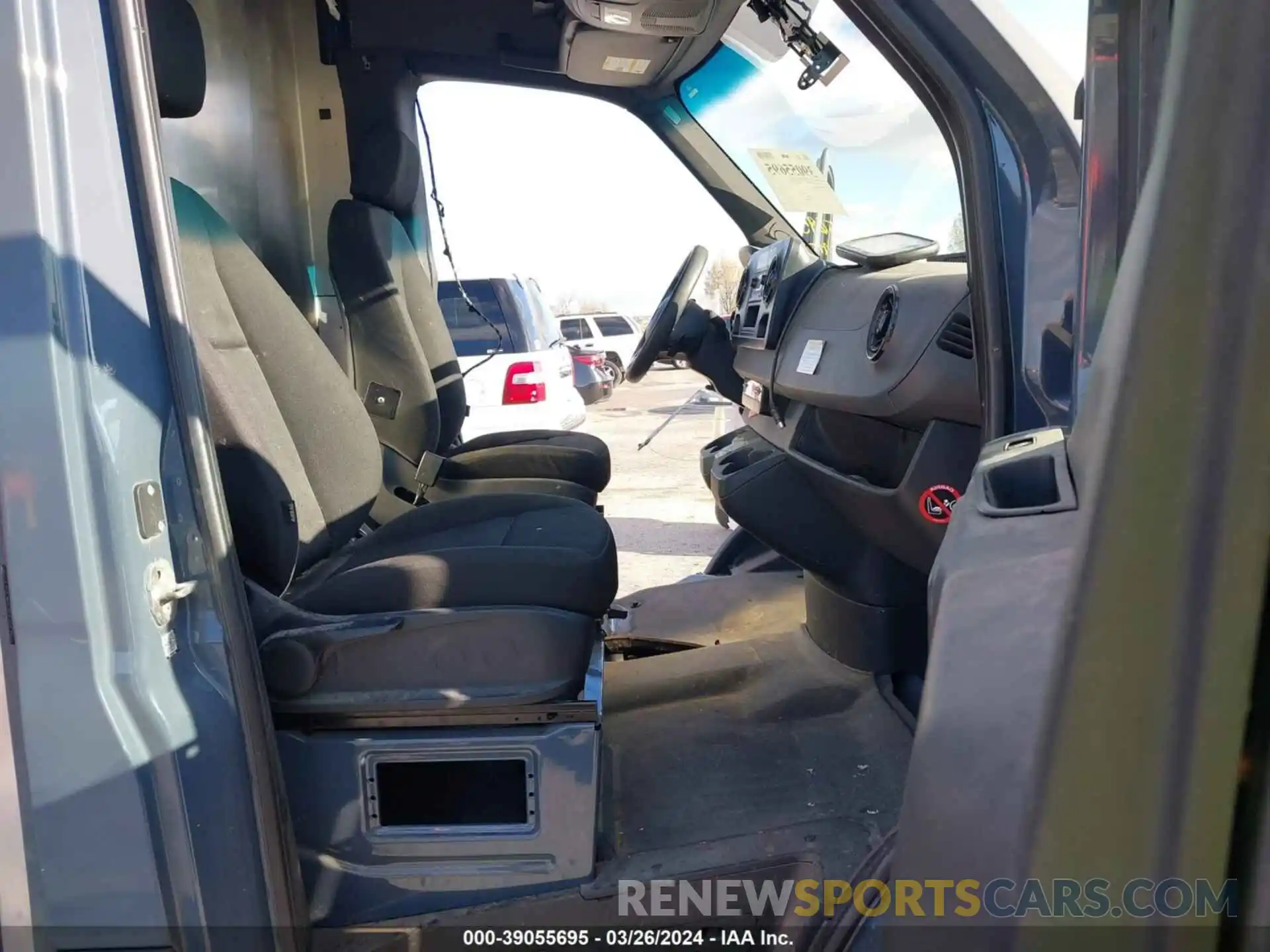 5 Photograph of a damaged car WD4PF0CD2KP103612 MERCEDES-BENZ SPRINTER 2500 2019