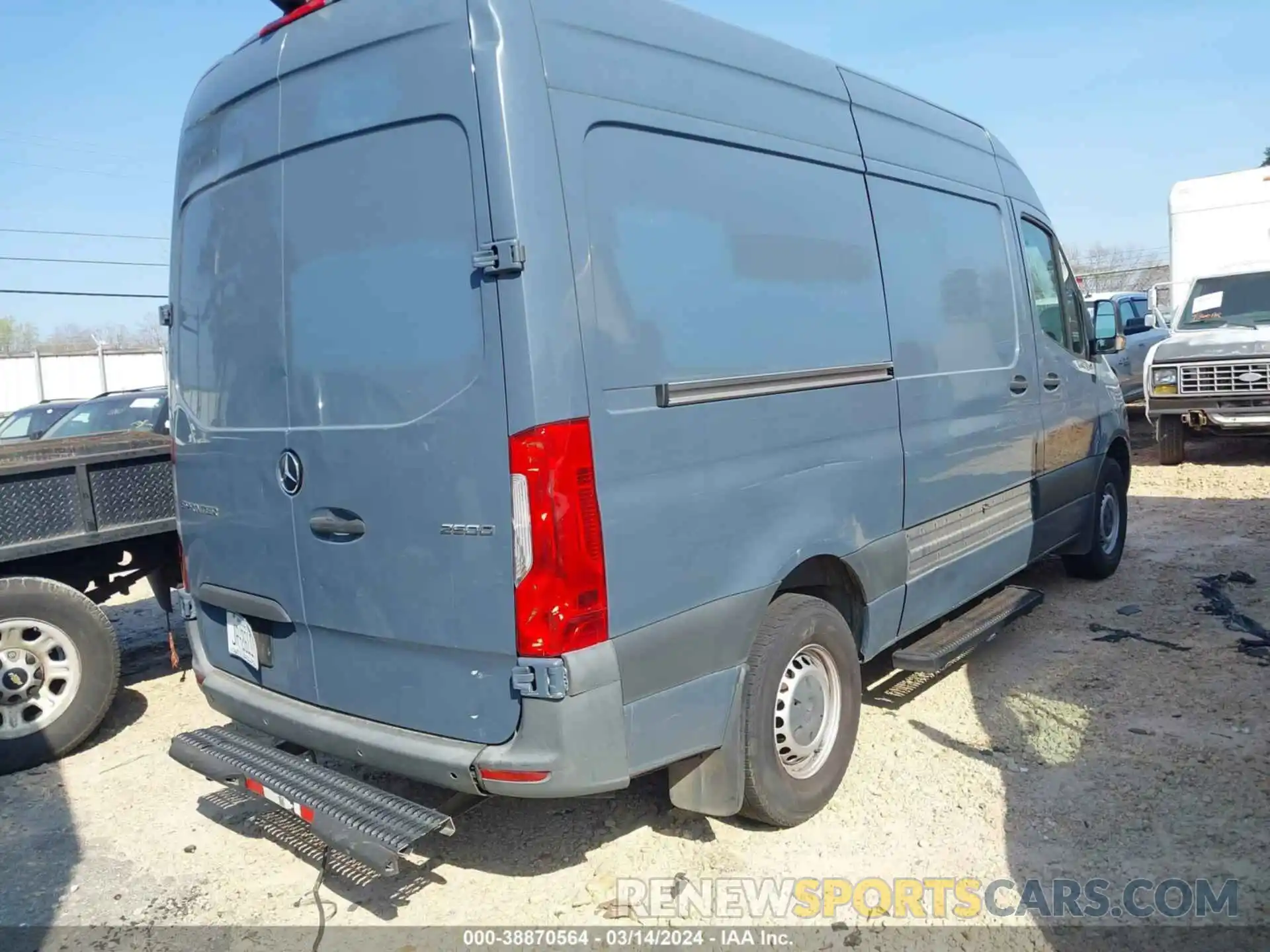 4 Фотография поврежденного автомобиля WD4PF0CD2KT004859 MERCEDES-BENZ SPRINTER 2500 2019