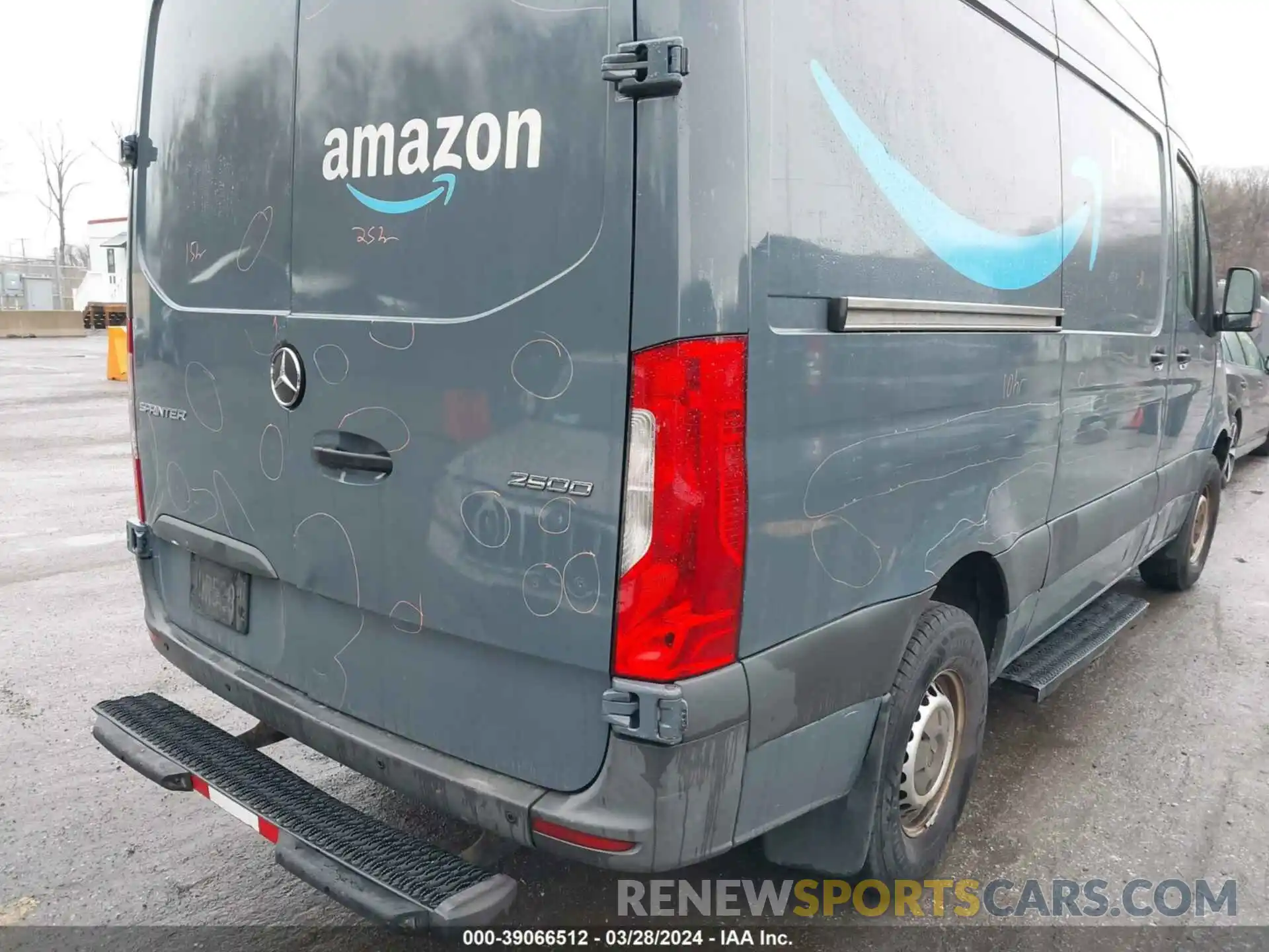 4 Photograph of a damaged car WD4PF0CD4KP043932 MERCEDES-BENZ SPRINTER 2500 2019