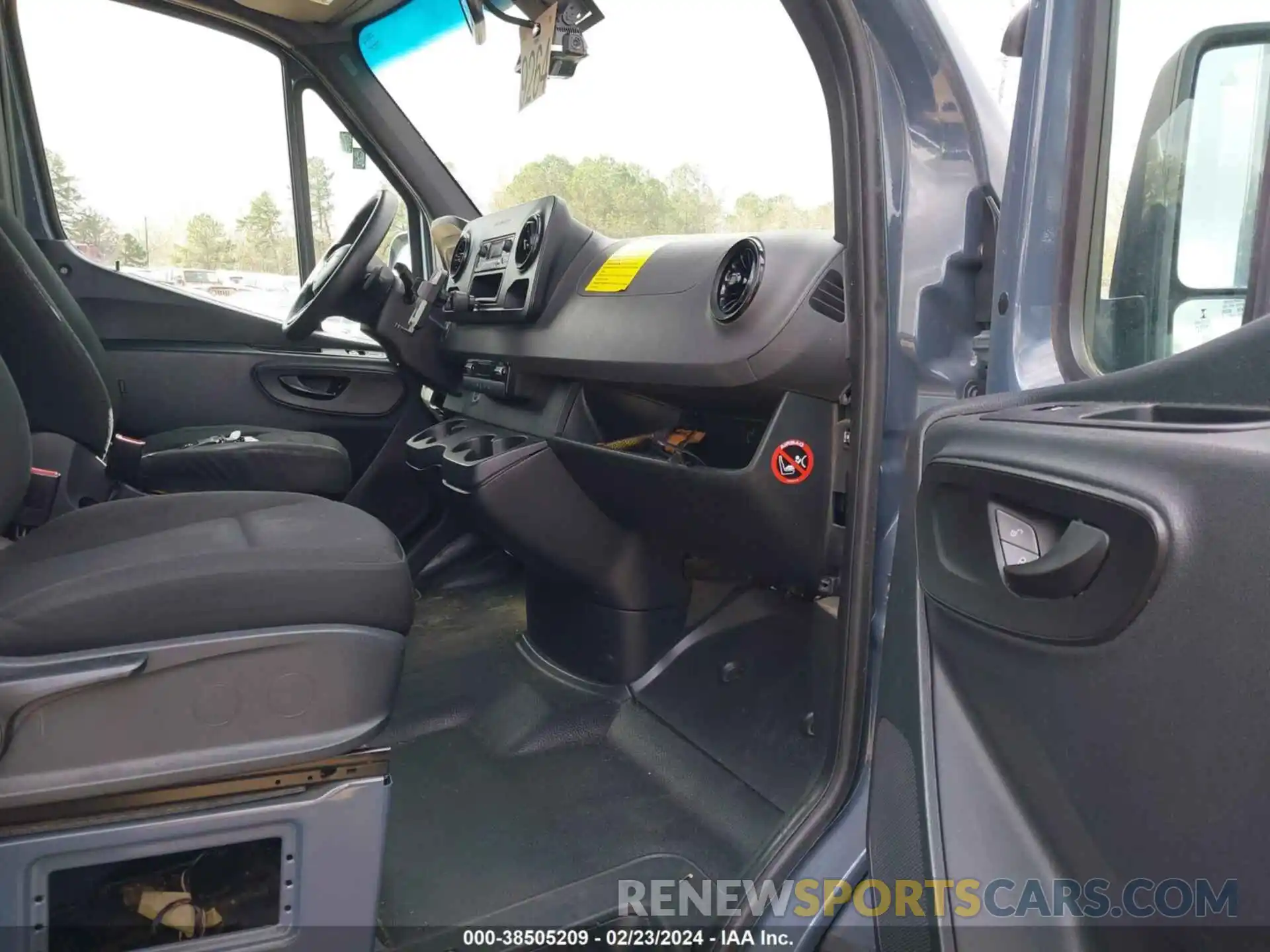 5 Photograph of a damaged car WD4PF1CD1KP141435 MERCEDES-BENZ SPRINTER 2500 2019