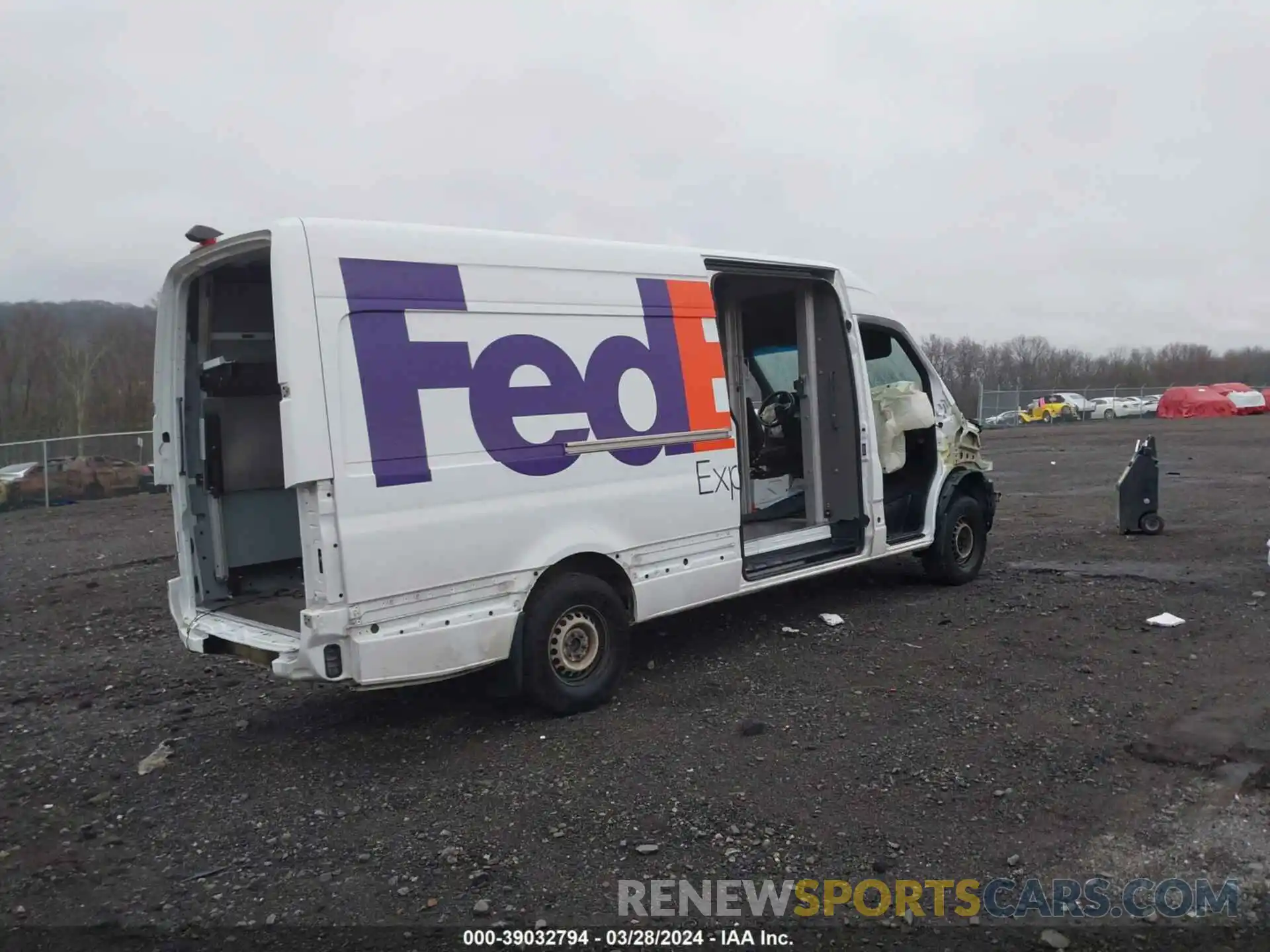 4 Photograph of a damaged car W1Y4DCHY8NT091862 MERCEDES-BENZ SPRINTER 2500 2022