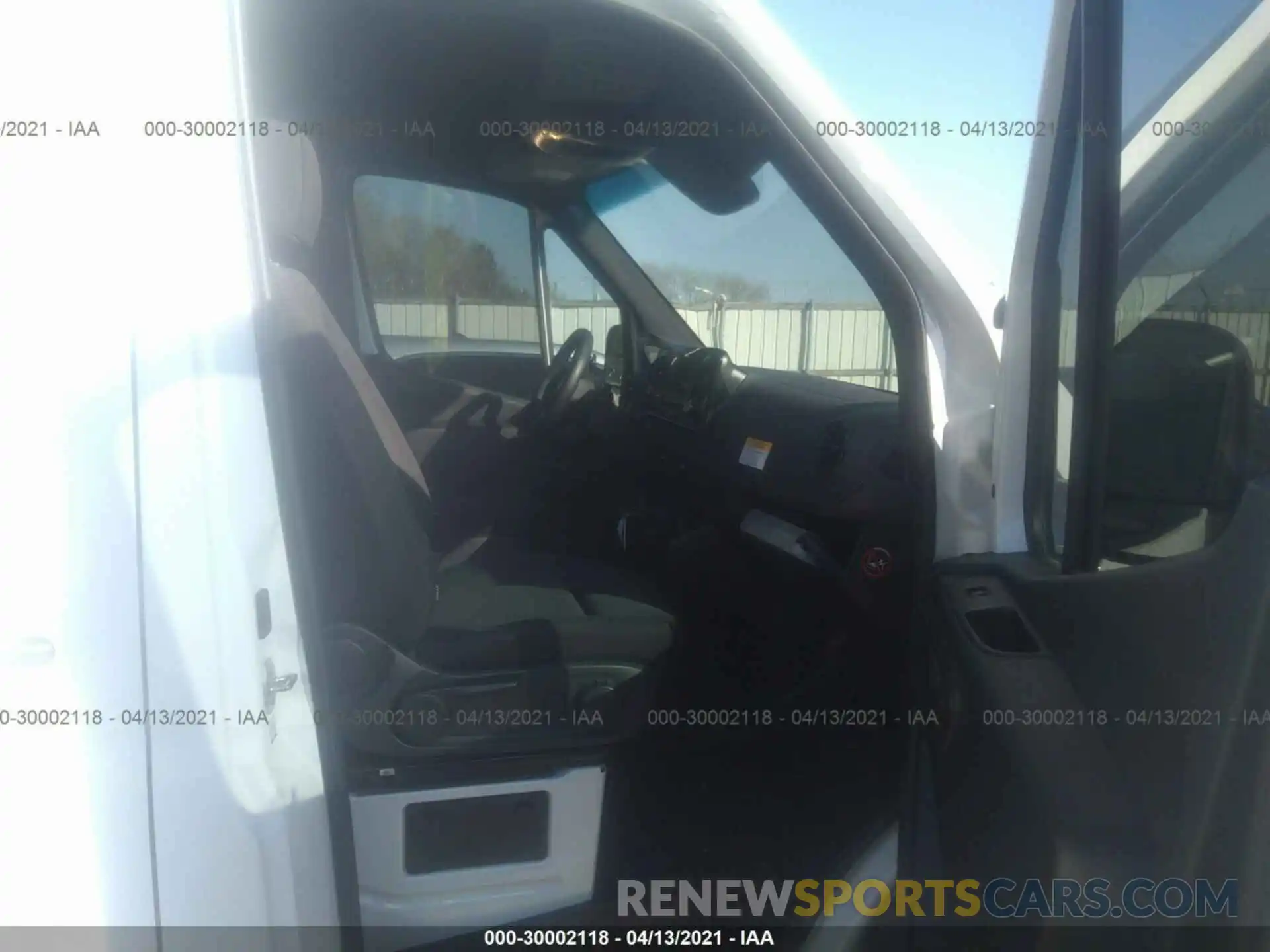 5 Photograph of a damaged car W1W70BGY7KT018250 MERCEDES-BENZ SPRINTER CARGO VAN 2019