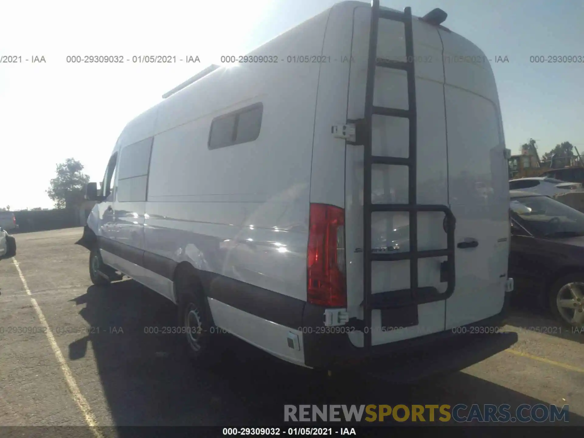 3 Фотография поврежденного автомобиля WD3FF1CD1KT013834 MERCEDES-BENZ SPRINTER CARGO VAN 2019