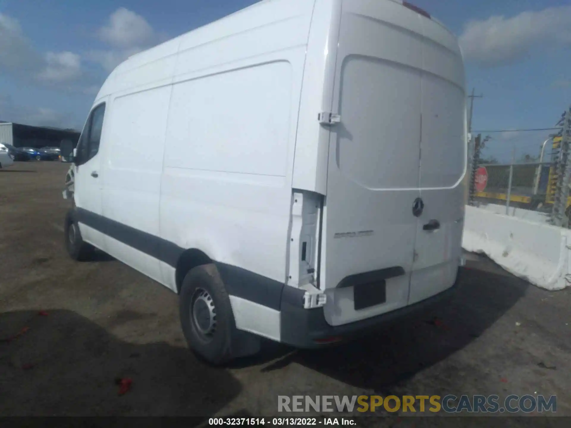 3 Фотография поврежденного автомобиля WD3PF0CD3KT005930 MERCEDES-BENZ SPRINTER CARGO VAN 2019