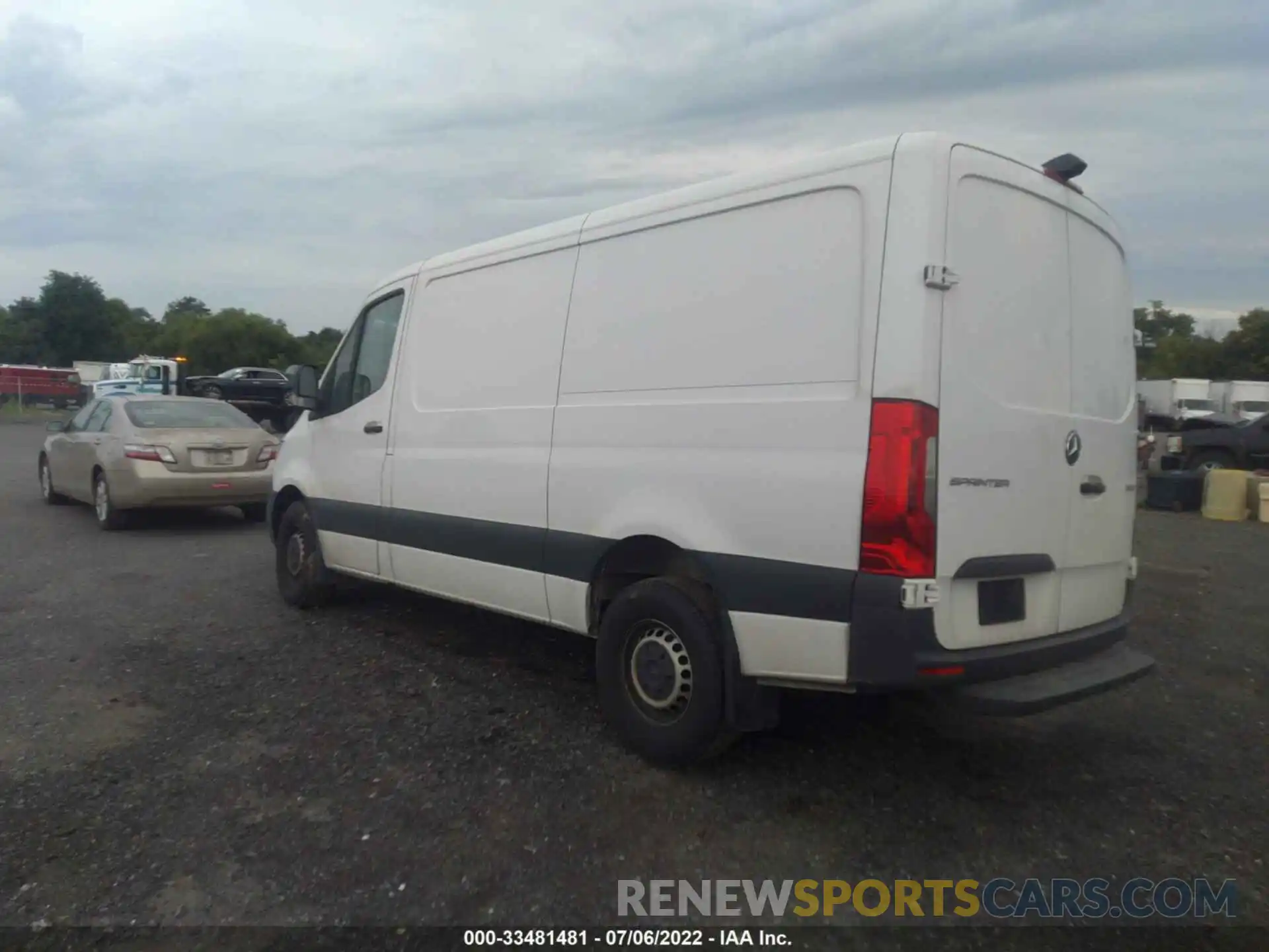 3 Фотография поврежденного автомобиля WD3PF0CD4KP023118 MERCEDES-BENZ SPRINTER CARGO VAN 2019