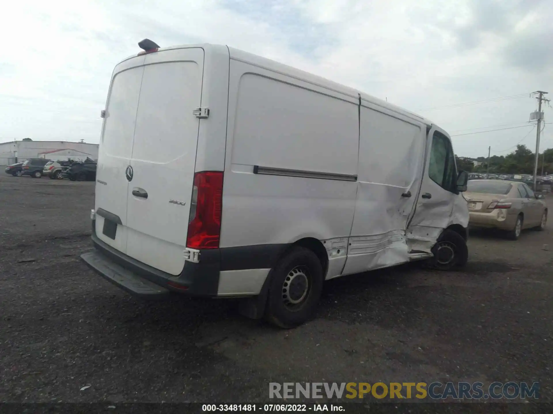 4 Фотография поврежденного автомобиля WD3PF0CD4KP023118 MERCEDES-BENZ SPRINTER CARGO VAN 2019