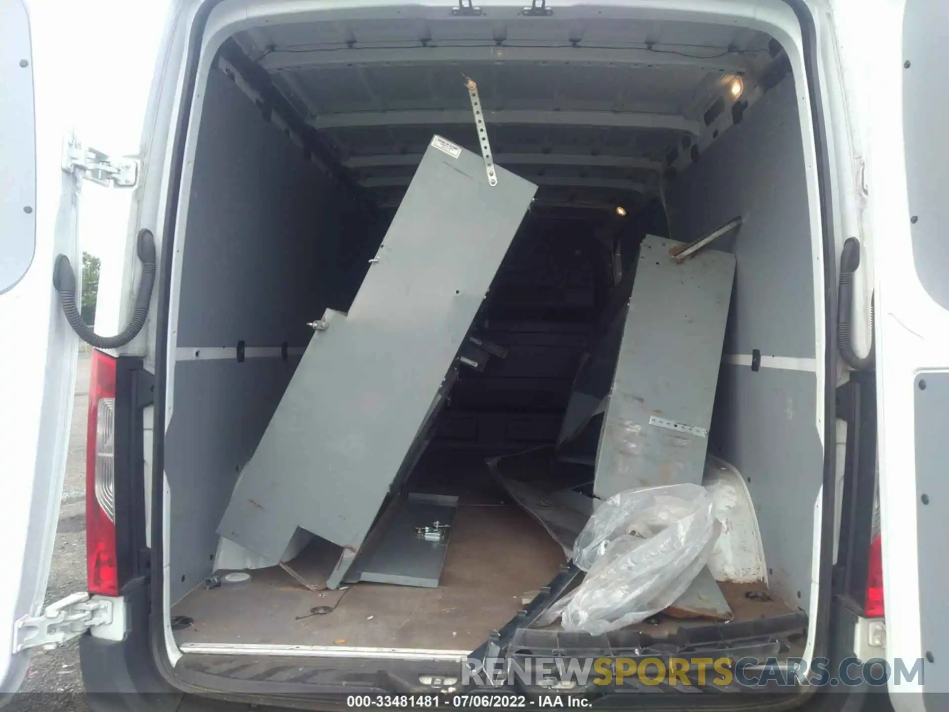 8 Фотография поврежденного автомобиля WD3PF0CD4KP023118 MERCEDES-BENZ SPRINTER CARGO VAN 2019