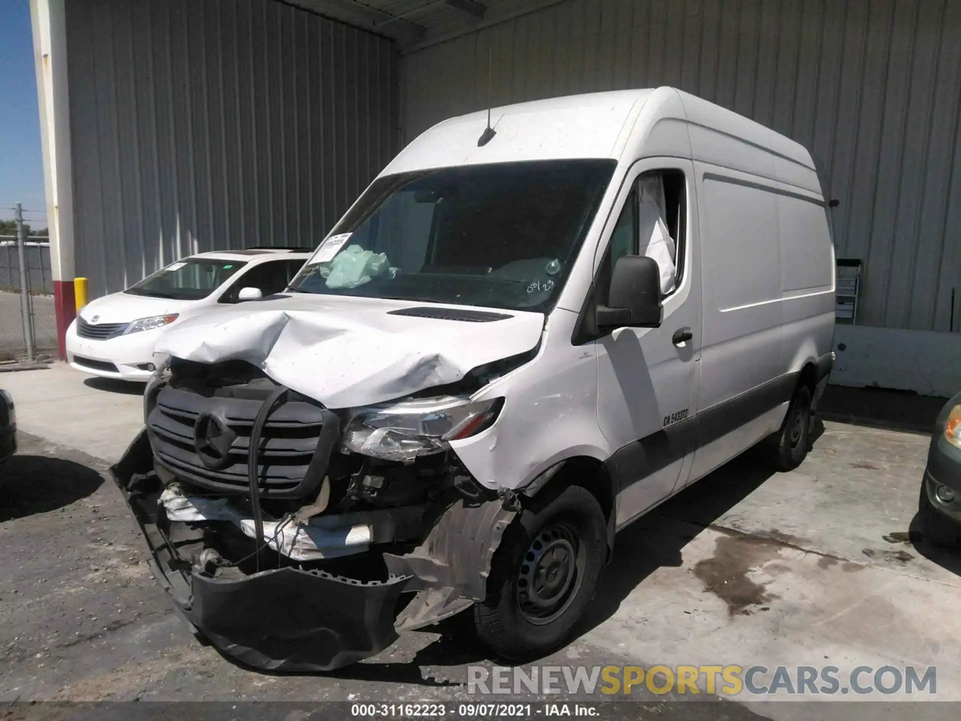 2 Фотография поврежденного автомобиля WD3PF0CD8KP057711 MERCEDES-BENZ SPRINTER CARGO VAN 2019