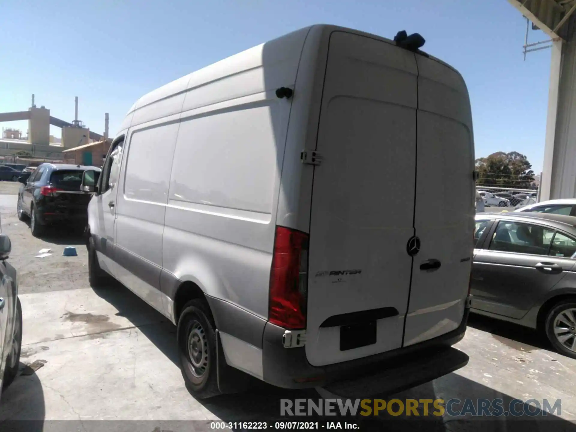 3 Фотография поврежденного автомобиля WD3PF0CD8KP057711 MERCEDES-BENZ SPRINTER CARGO VAN 2019