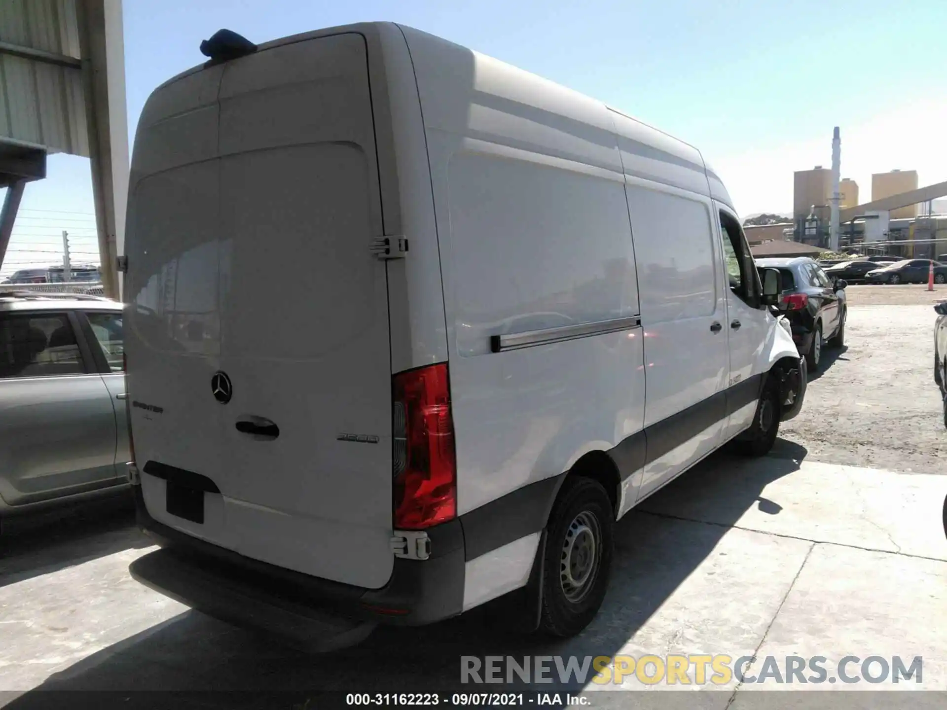 4 Фотография поврежденного автомобиля WD3PF0CD8KP057711 MERCEDES-BENZ SPRINTER CARGO VAN 2019