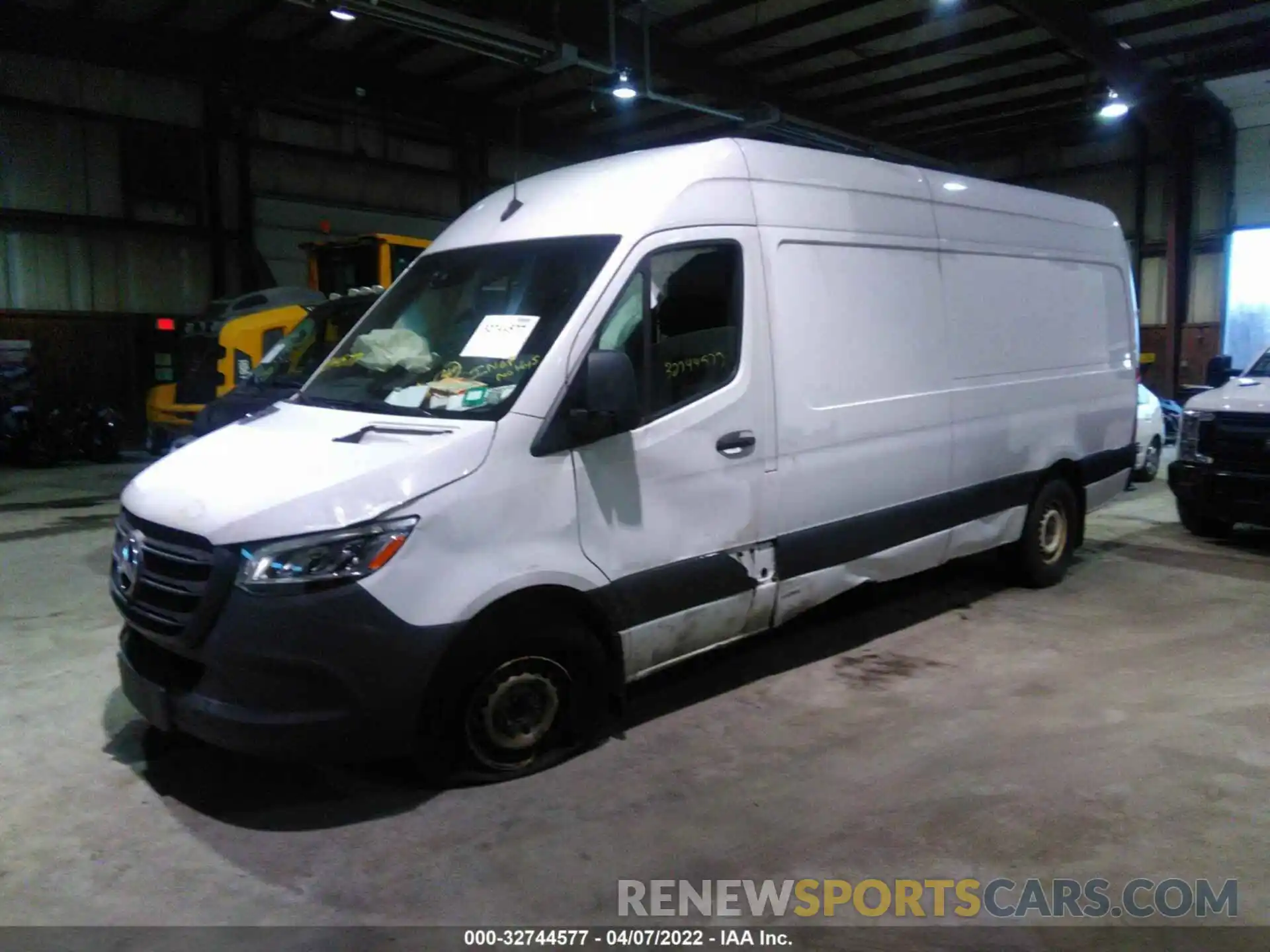 2 Фотография поврежденного автомобиля WD3PF1CD1KP084349 MERCEDES-BENZ SPRINTER CARGO VAN 2019