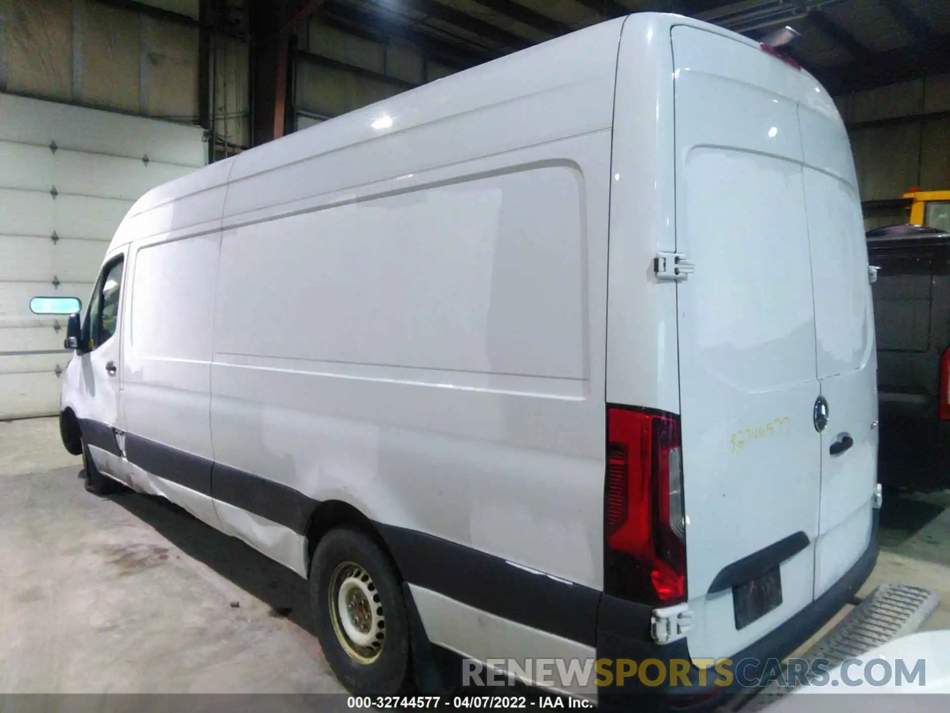 3 Фотография поврежденного автомобиля WD3PF1CD1KP084349 MERCEDES-BENZ SPRINTER CARGO VAN 2019