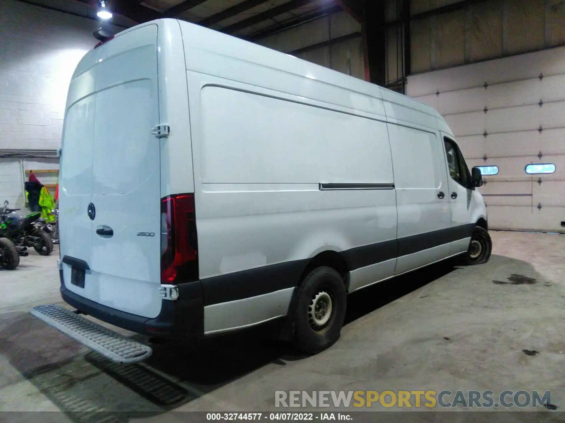 4 Фотография поврежденного автомобиля WD3PF1CD1KP084349 MERCEDES-BENZ SPRINTER CARGO VAN 2019