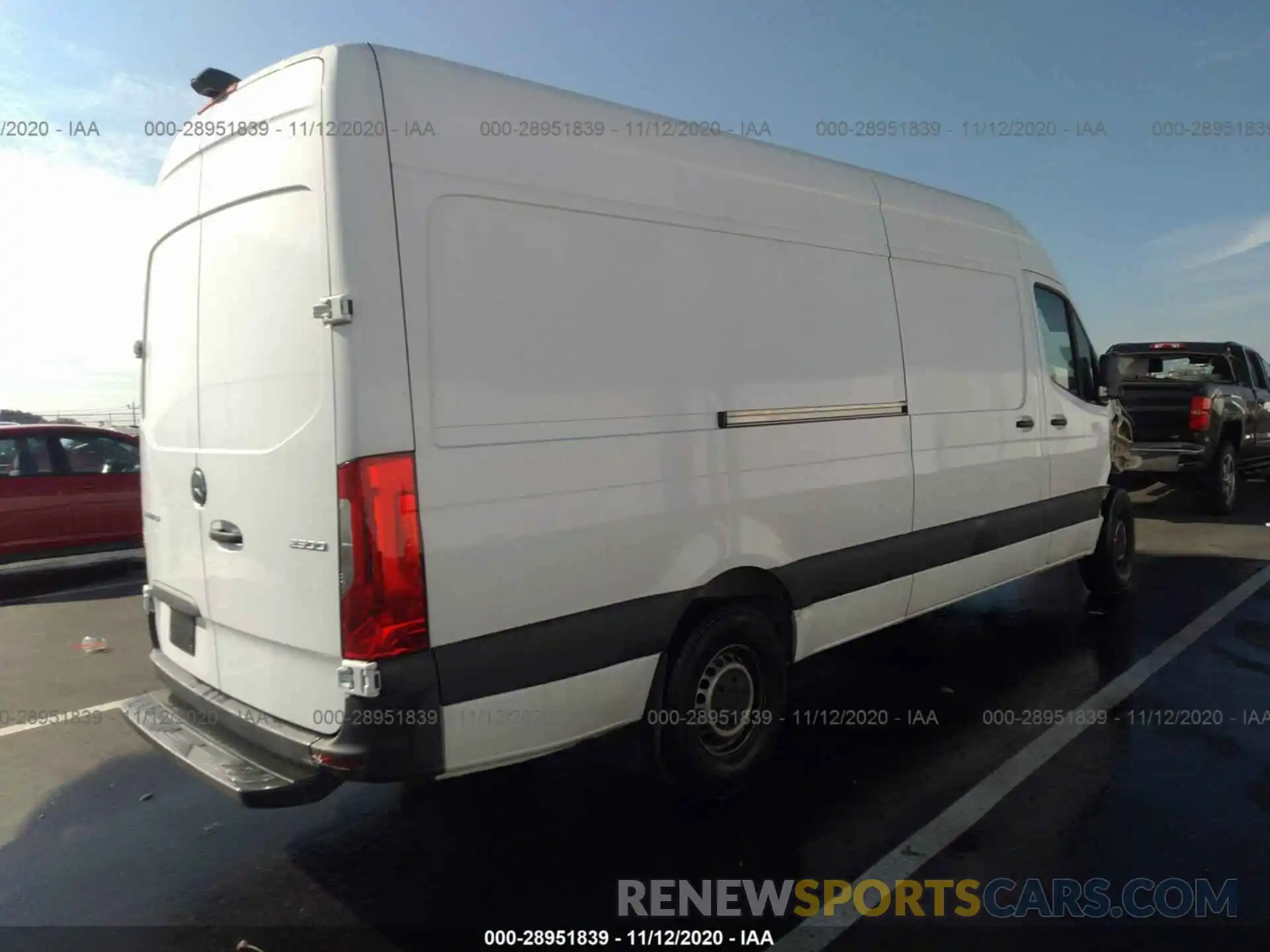 4 Фотография поврежденного автомобиля WD3PF1CD3KP029742 MERCEDES-BENZ SPRINTER CARGO VAN 2019