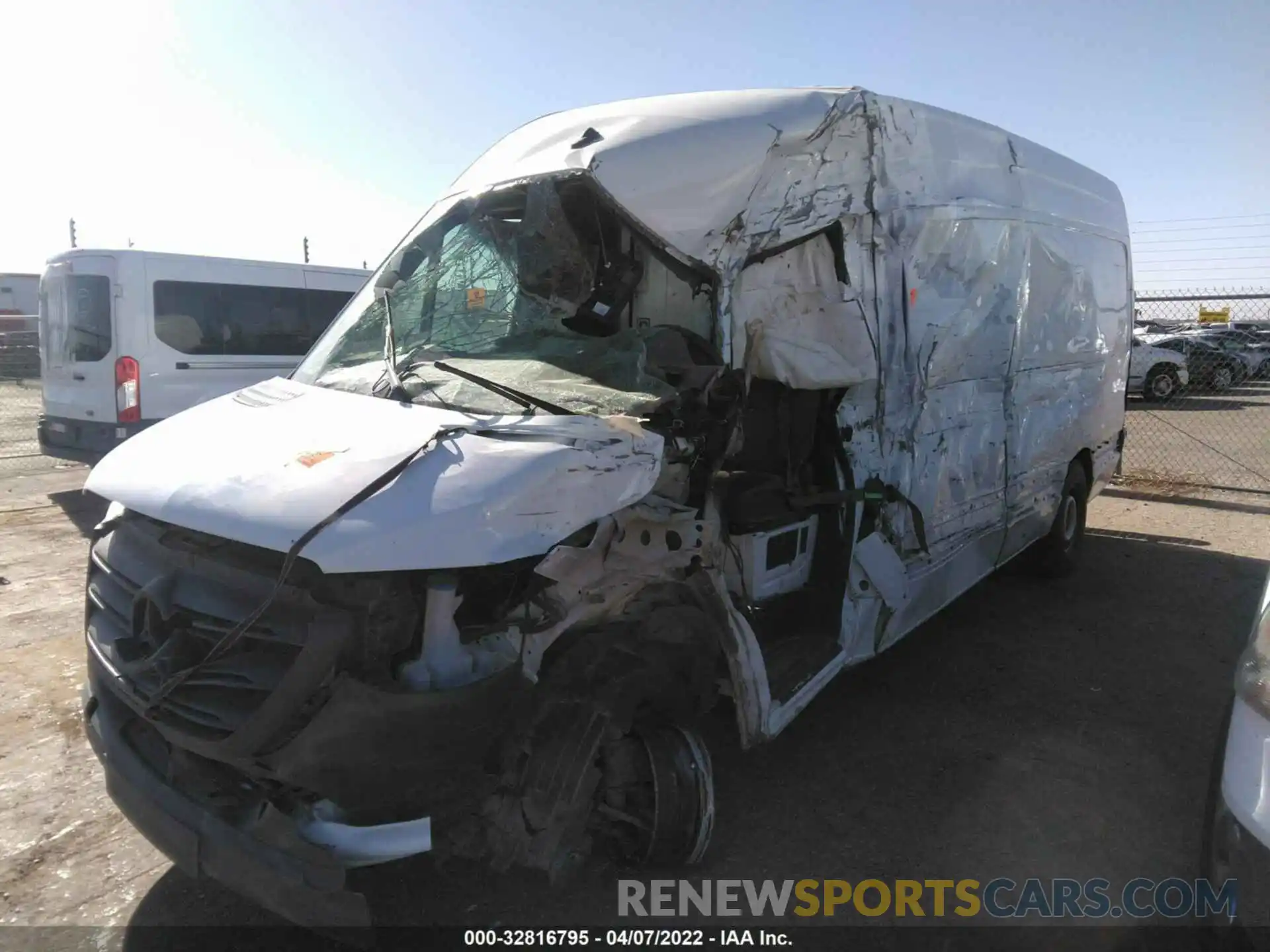 2 Фотография поврежденного автомобиля WD3PF1CD3KP103287 MERCEDES-BENZ SPRINTER CARGO VAN 2019