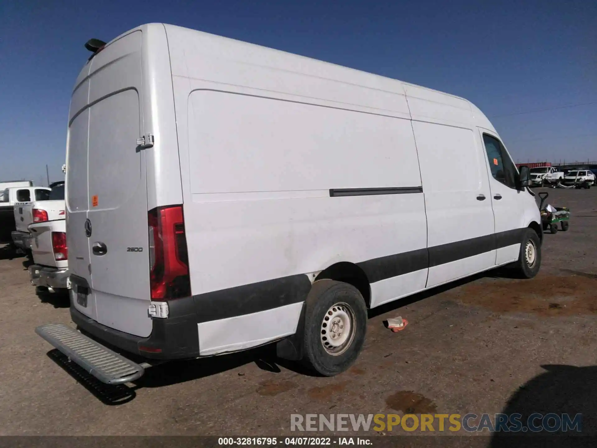 4 Фотография поврежденного автомобиля WD3PF1CD3KP103287 MERCEDES-BENZ SPRINTER CARGO VAN 2019