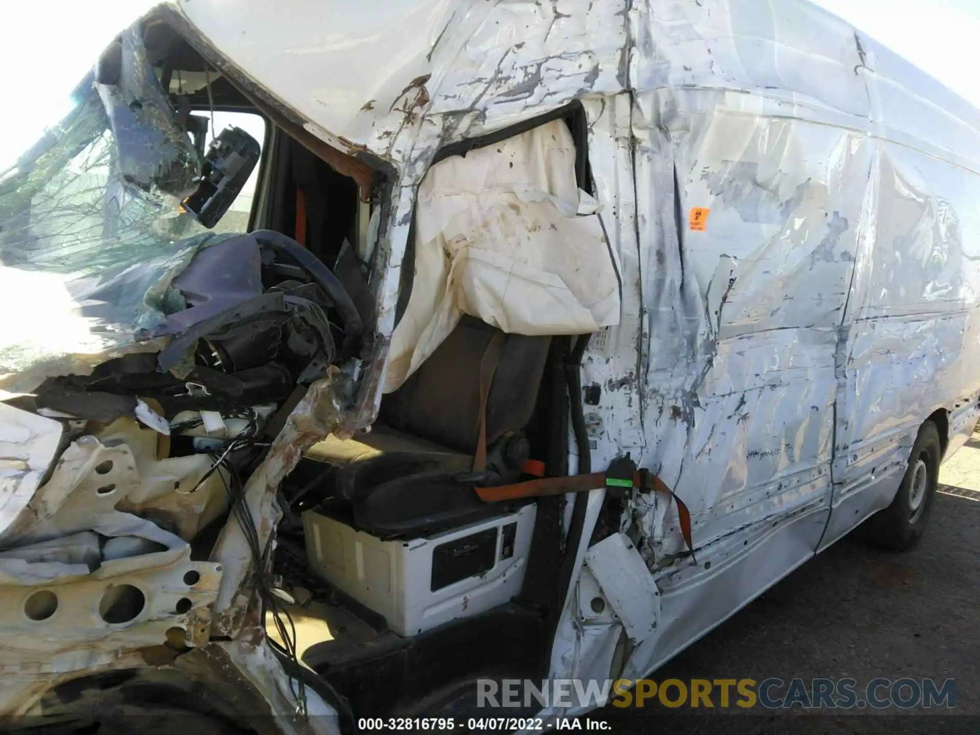 6 Photograph of a damaged car WD3PF1CD3KP103287 MERCEDES-BENZ SPRINTER CARGO VAN 2019