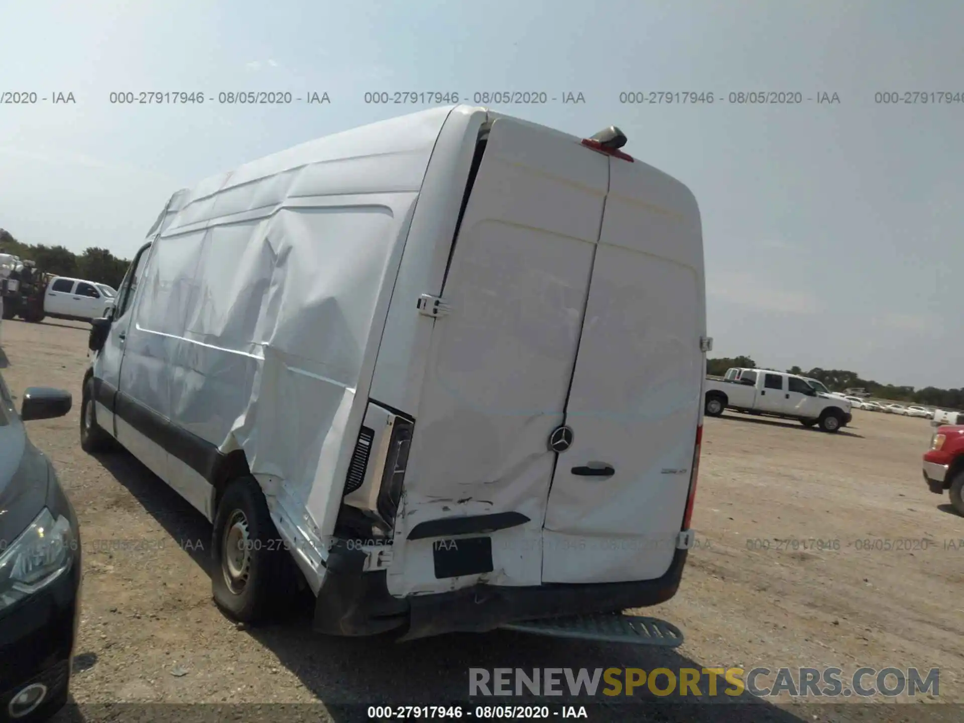 3 Фотография поврежденного автомобиля WD3PF1CD5KP066257 MERCEDES-BENZ SPRINTER CARGO VAN 2019