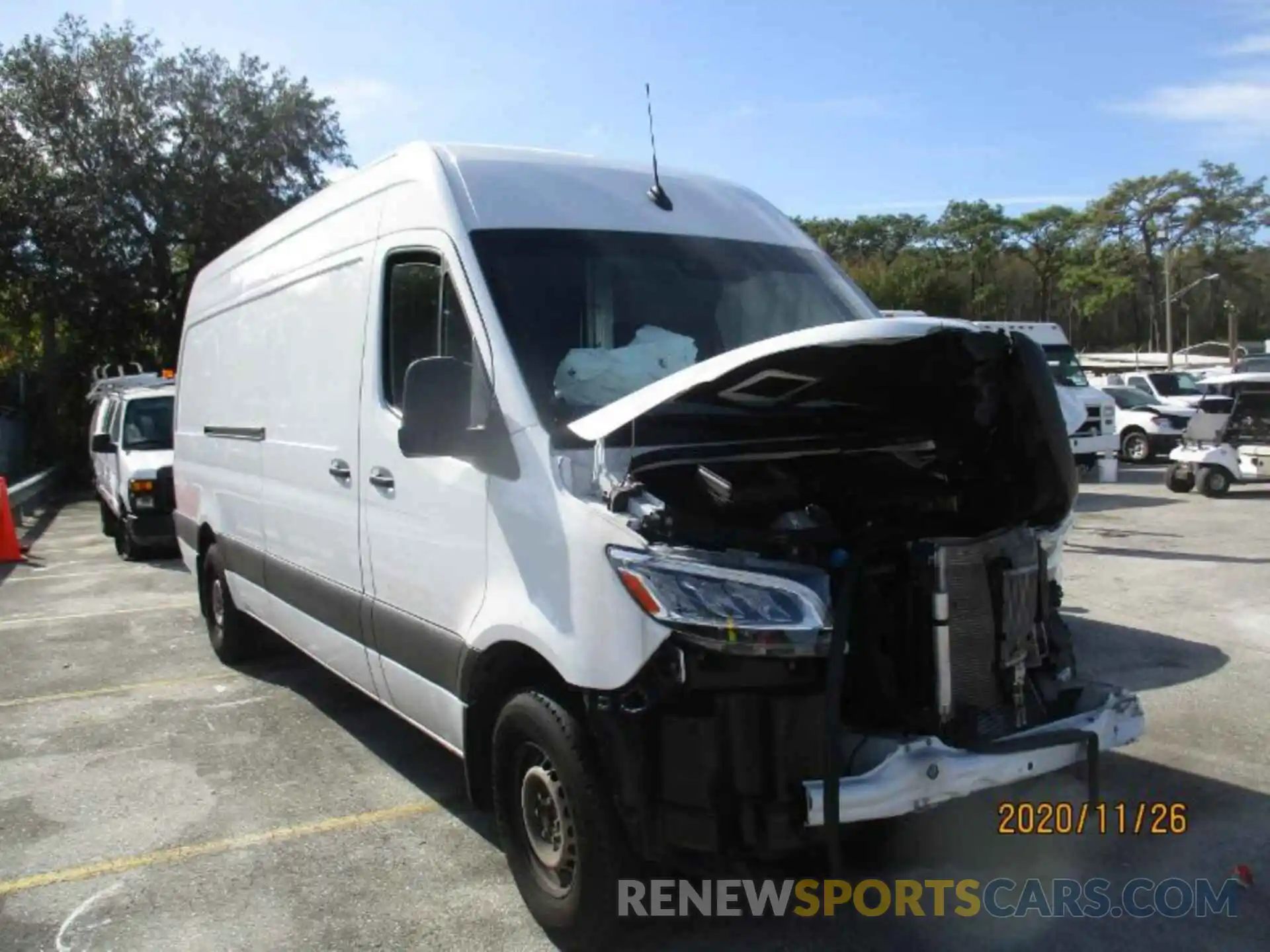 3 Фотография поврежденного автомобиля WD3PF1CD5KP164432 MERCEDES-BENZ SPRINTER CARGO VAN 2019