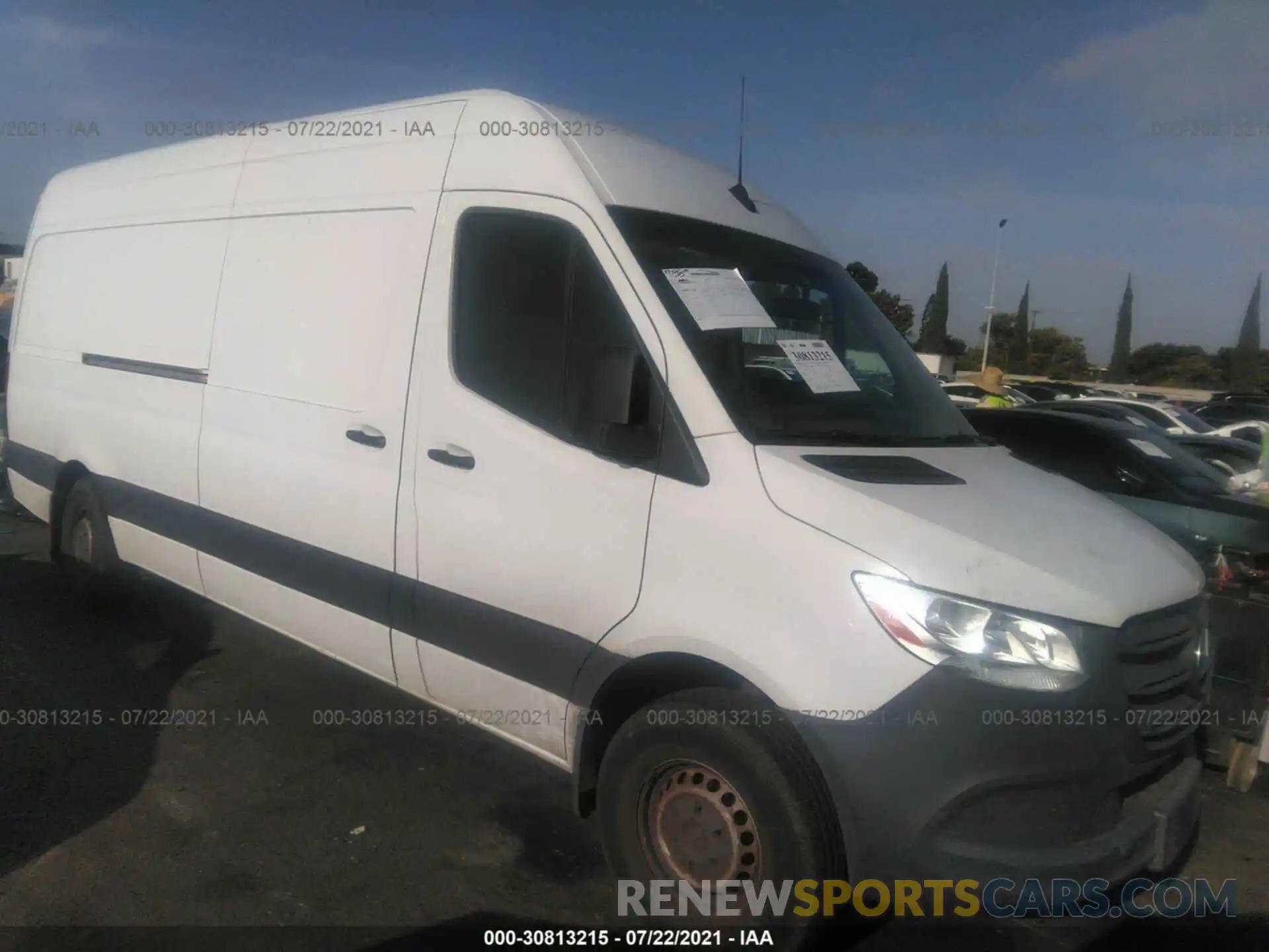 1 Фотография поврежденного автомобиля WD3PF1CD6KP023160 MERCEDES-BENZ SPRINTER CARGO VAN 2019