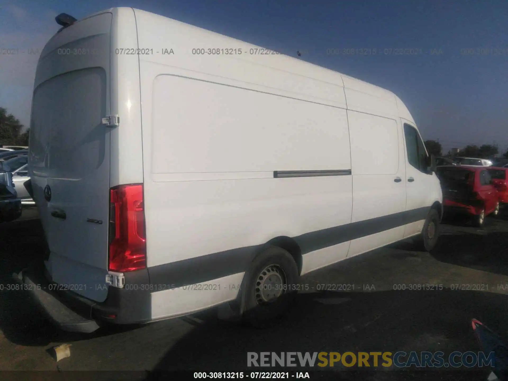 4 Фотография поврежденного автомобиля WD3PF1CD6KP023160 MERCEDES-BENZ SPRINTER CARGO VAN 2019