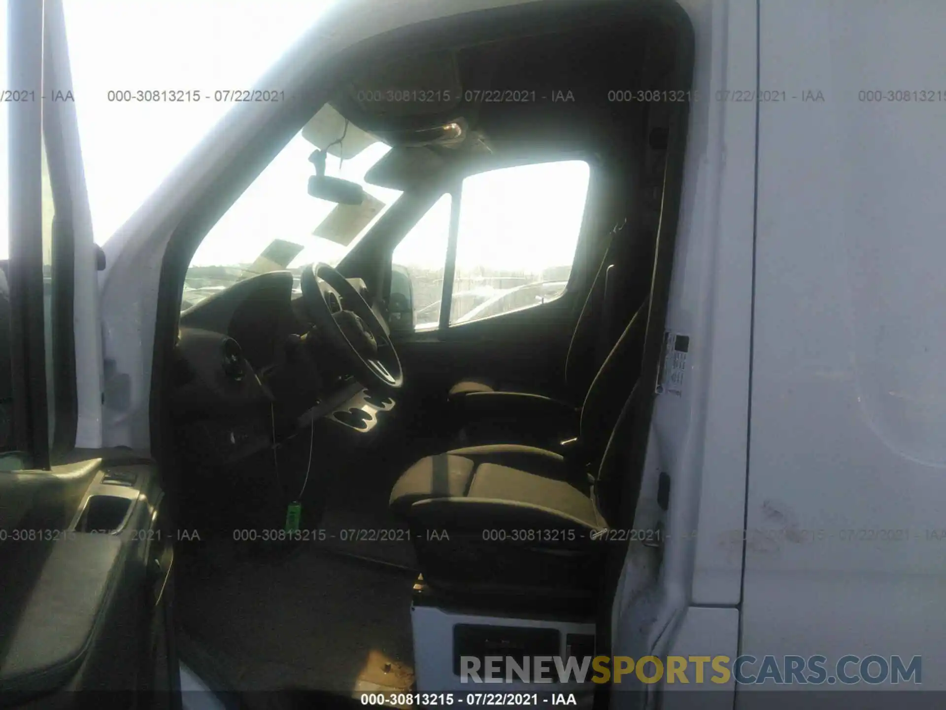 5 Photograph of a damaged car WD3PF1CD6KP023160 MERCEDES-BENZ SPRINTER CARGO VAN 2019