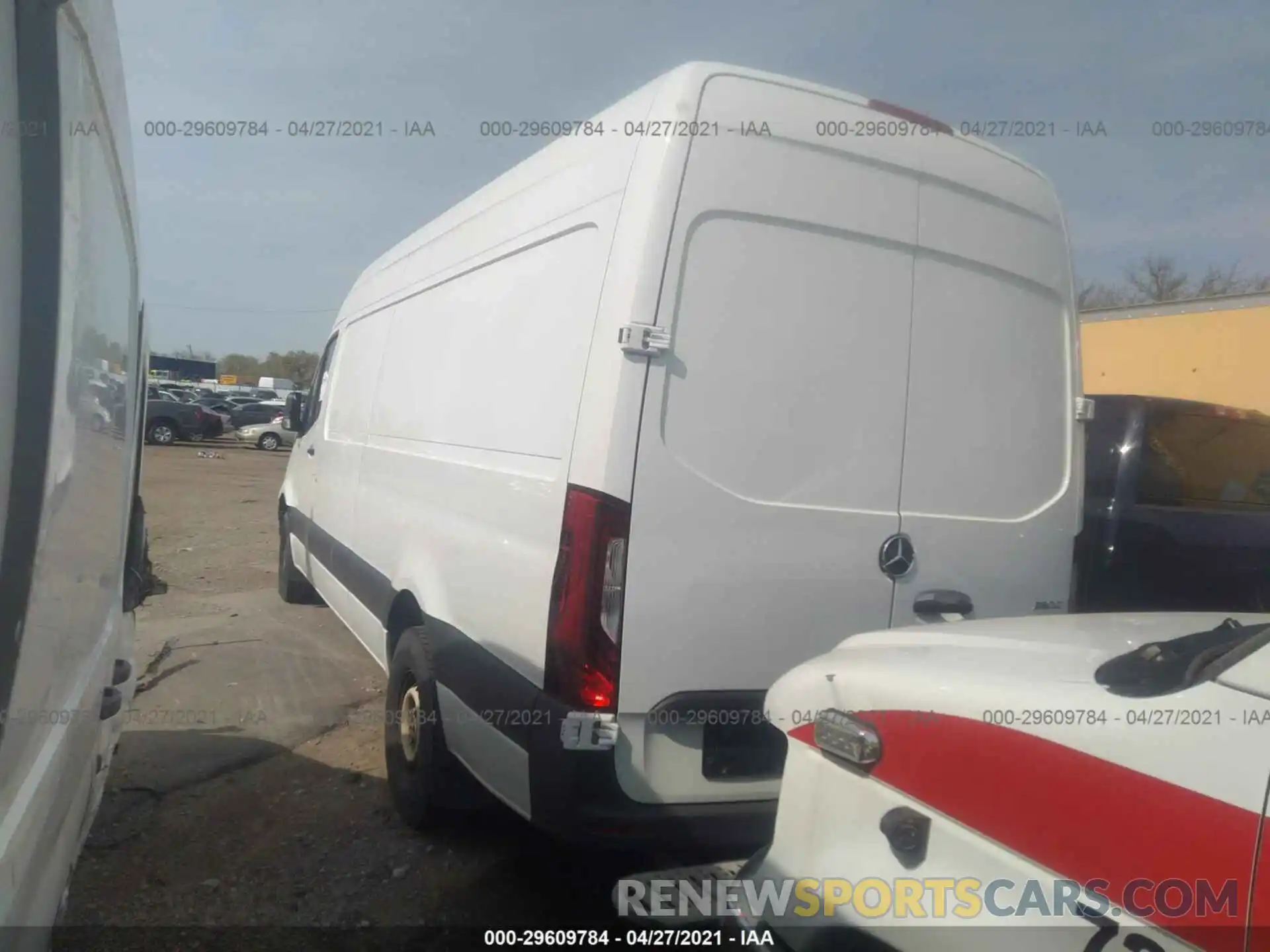 3 Фотография поврежденного автомобиля WD3PF1CD6KP052626 MERCEDES-BENZ SPRINTER CARGO VAN 2019