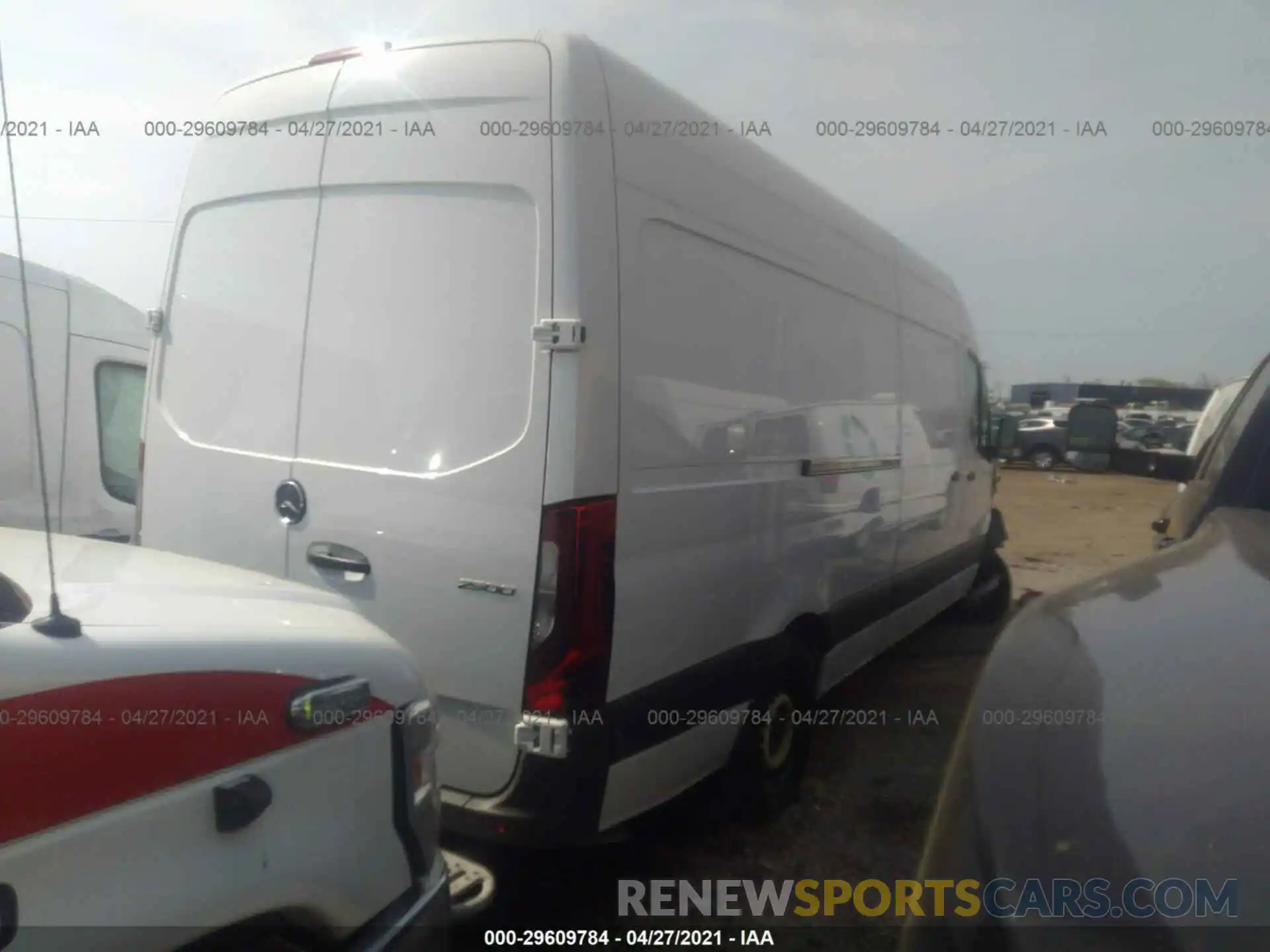 4 Фотография поврежденного автомобиля WD3PF1CD6KP052626 MERCEDES-BENZ SPRINTER CARGO VAN 2019