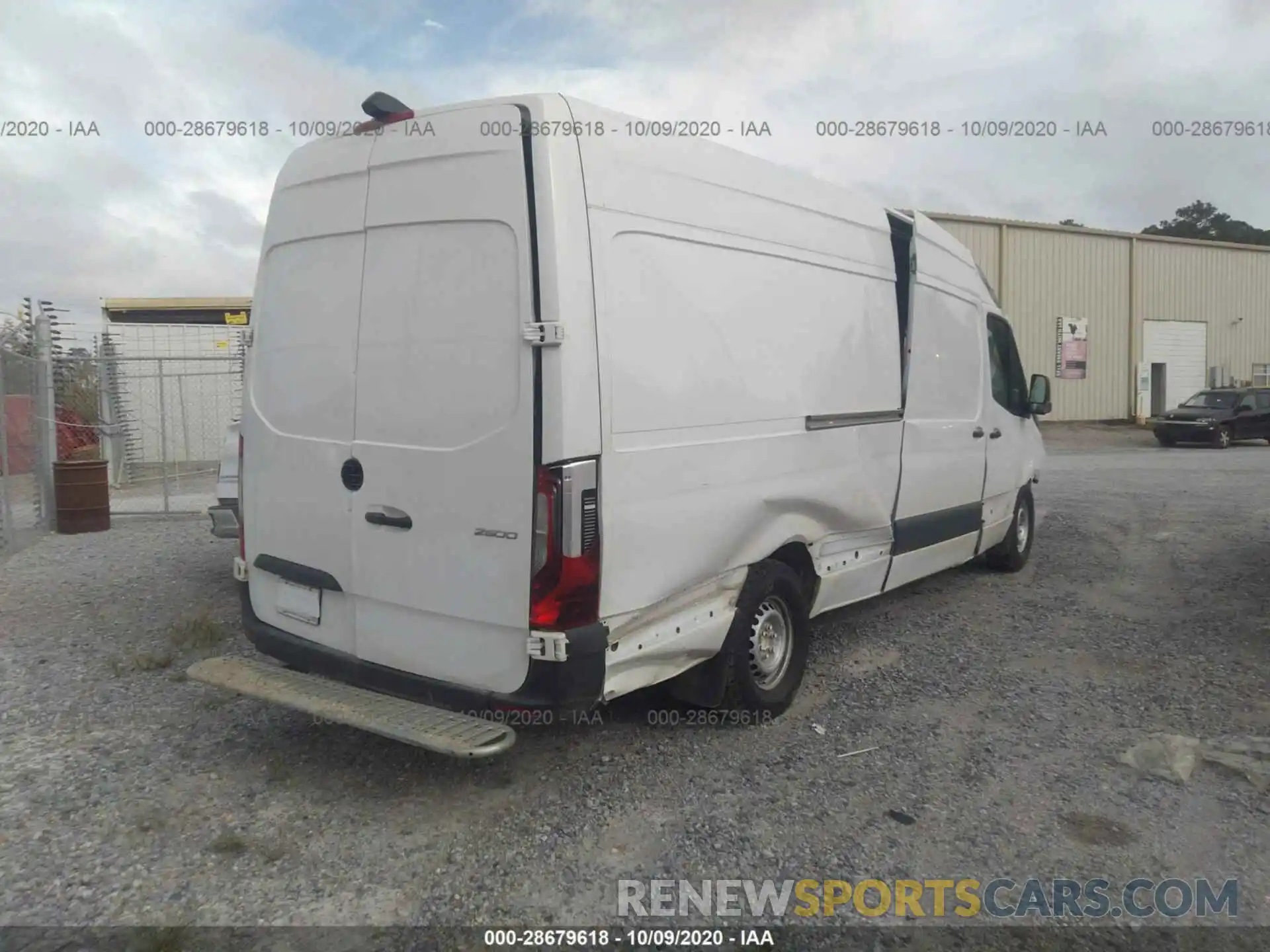 4 Фотография поврежденного автомобиля WD3PF1CD6KP103977 MERCEDES-BENZ SPRINTER CARGO VAN 2019