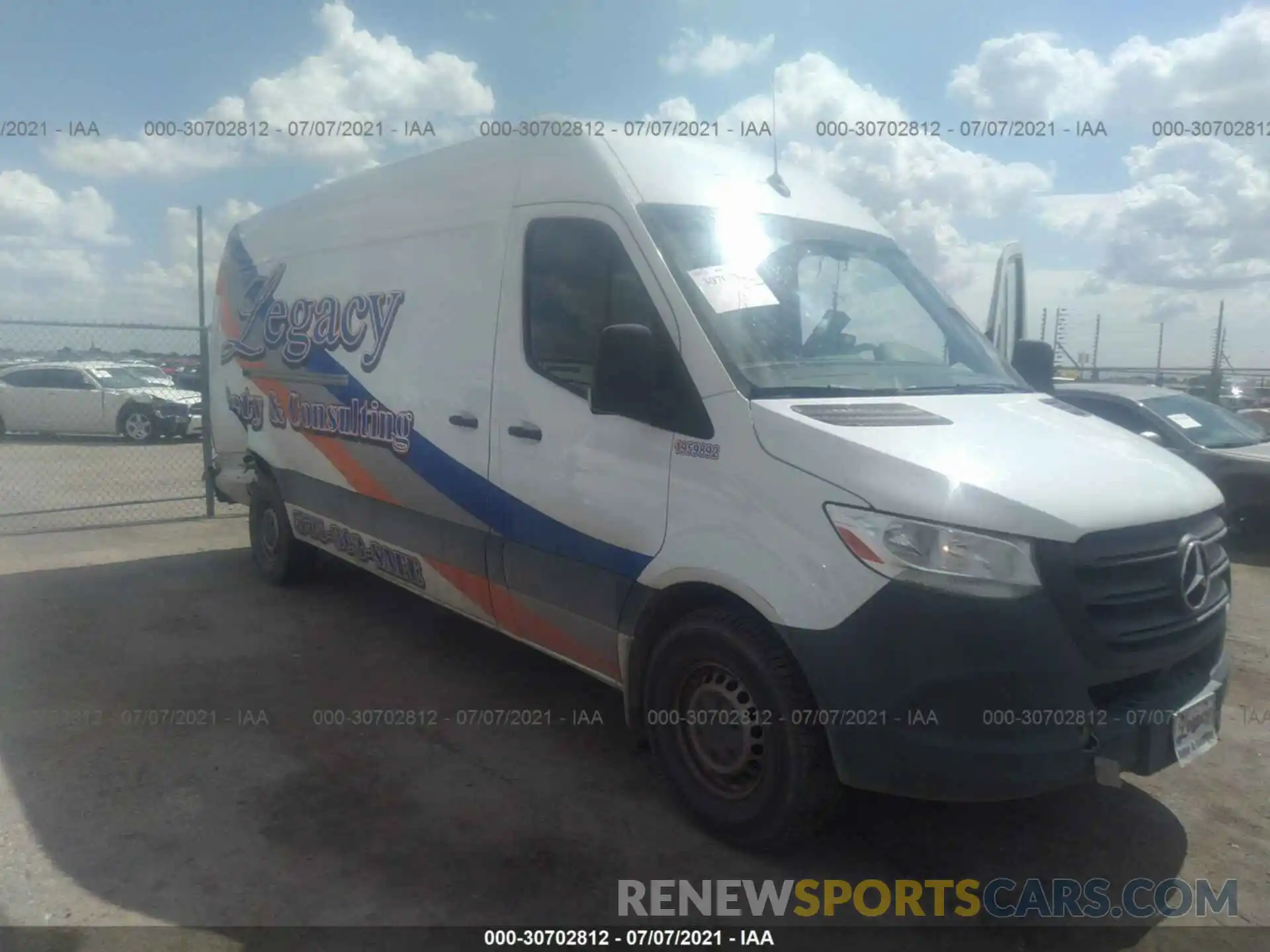 1 Фотография поврежденного автомобиля WD3PF1CD7KP059892 MERCEDES-BENZ SPRINTER CARGO VAN 2019