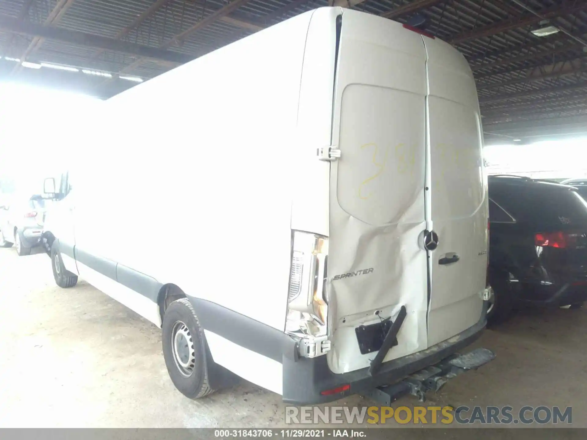 3 Фотография поврежденного автомобиля WD3PF1CD8KP032698 MERCEDES-BENZ SPRINTER CARGO VAN 2019