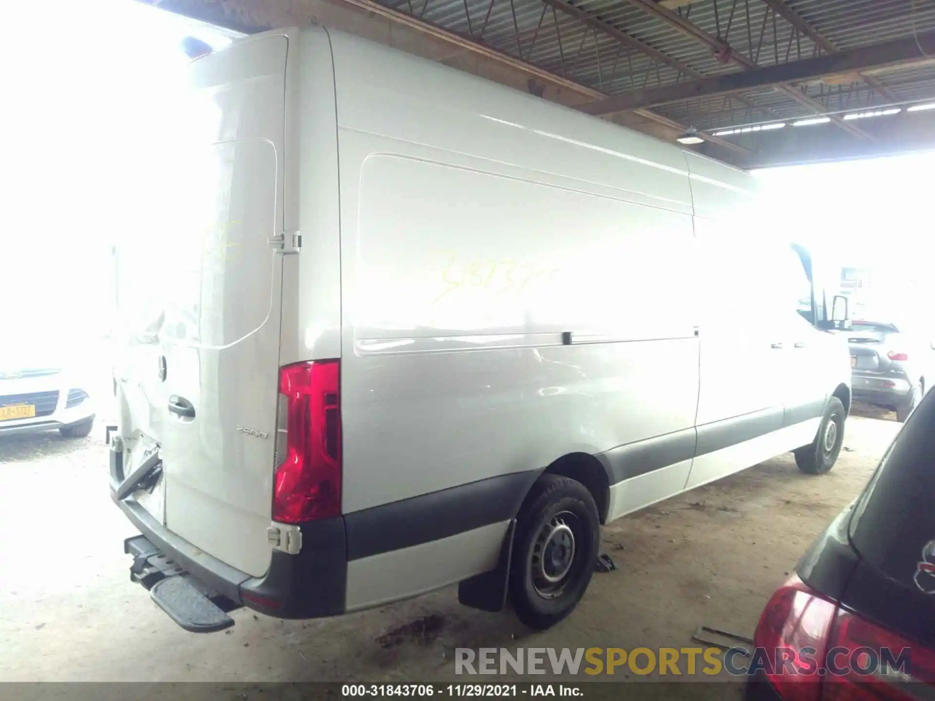 4 Фотография поврежденного автомобиля WD3PF1CD8KP032698 MERCEDES-BENZ SPRINTER CARGO VAN 2019