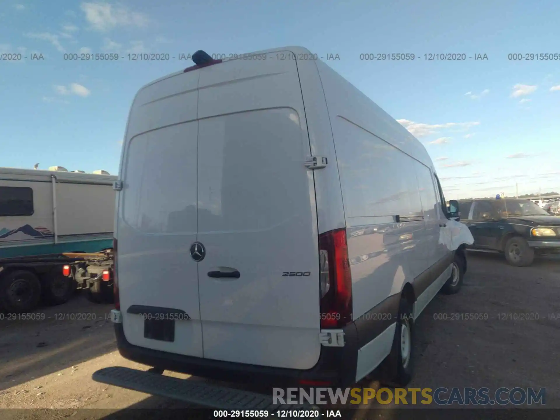 4 Фотография поврежденного автомобиля WD3PF1CD8KP103981 MERCEDES-BENZ SPRINTER CARGO VAN 2019