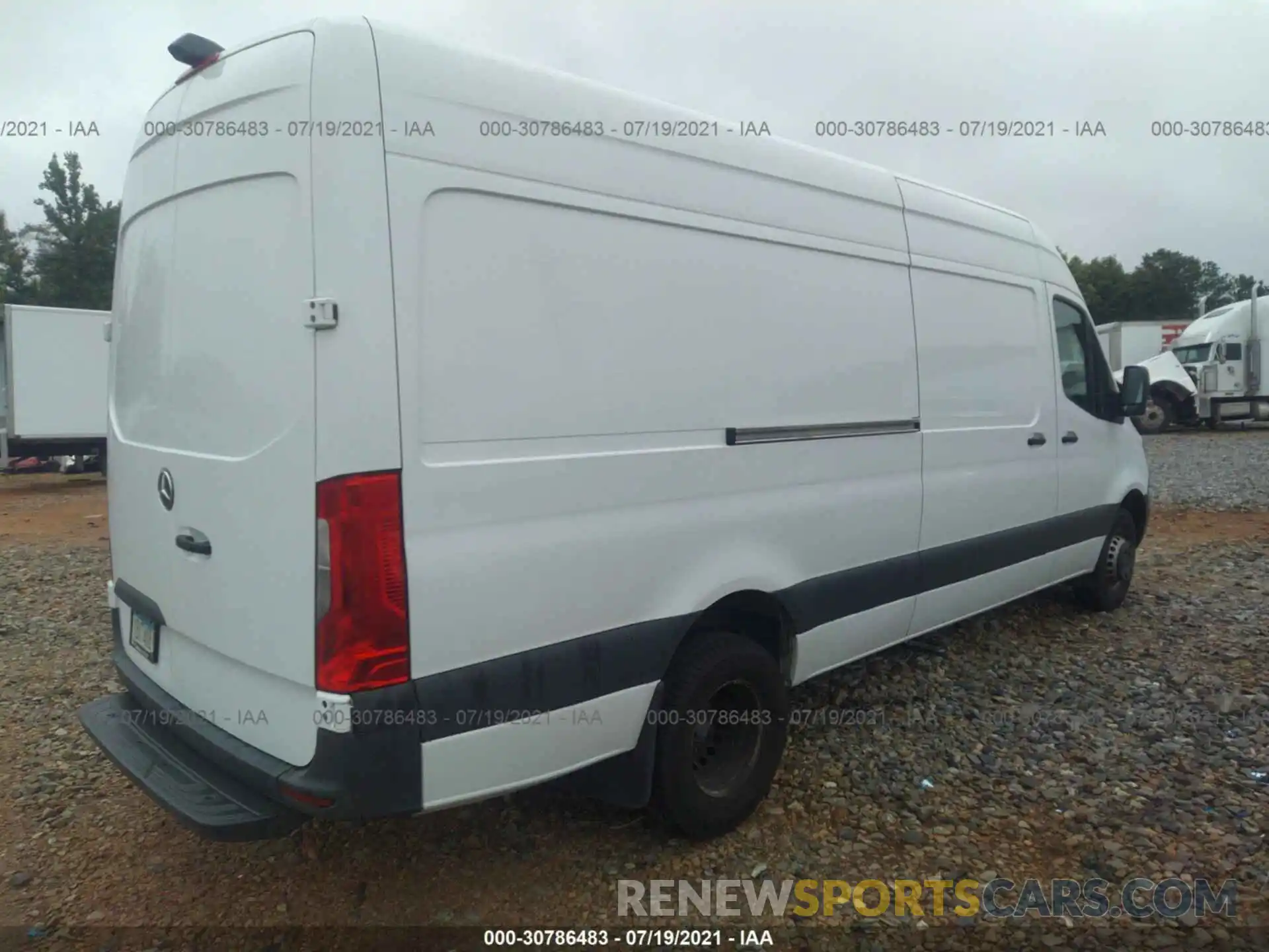 4 Photograph of a damaged car WD3PF4CC2KP038697 MERCEDES-BENZ SPRINTER CARGO VAN 2019