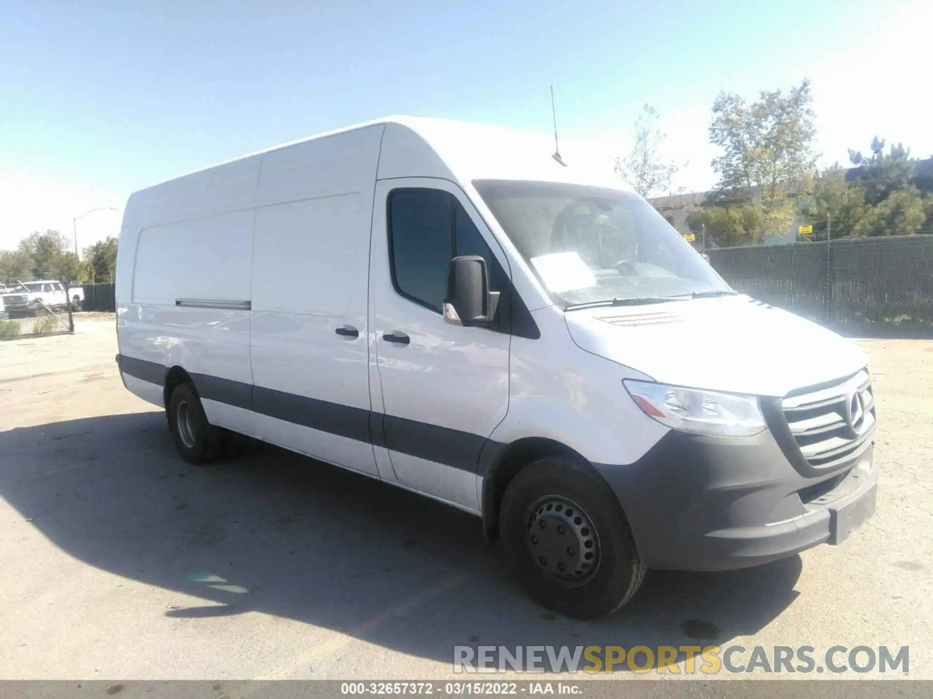 1 Photograph of a damaged car WD3PF4CD3KP163782 MERCEDES-BENZ SPRINTER CARGO VAN 2019