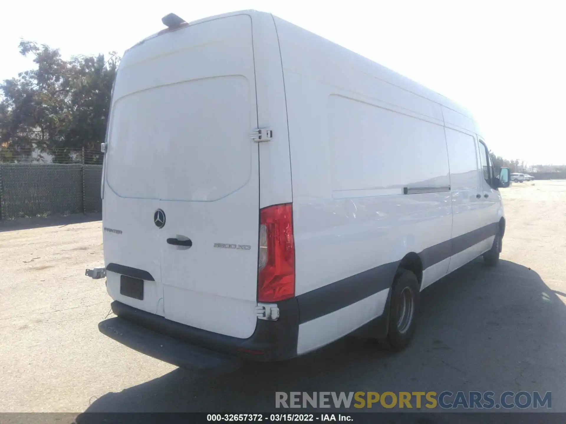 4 Фотография поврежденного автомобиля WD3PF4CD3KP163782 MERCEDES-BENZ SPRINTER CARGO VAN 2019