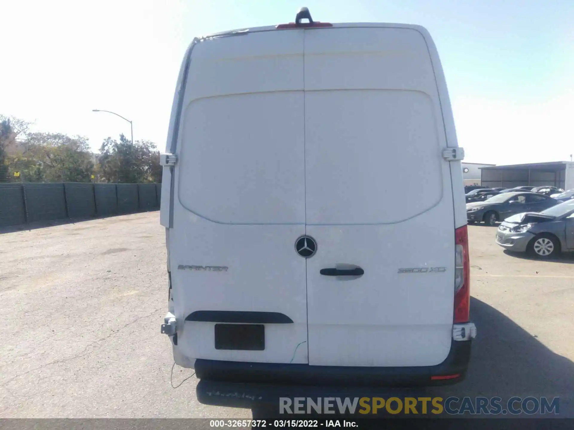 8 Фотография поврежденного автомобиля WD3PF4CD3KP163782 MERCEDES-BENZ SPRINTER CARGO VAN 2019