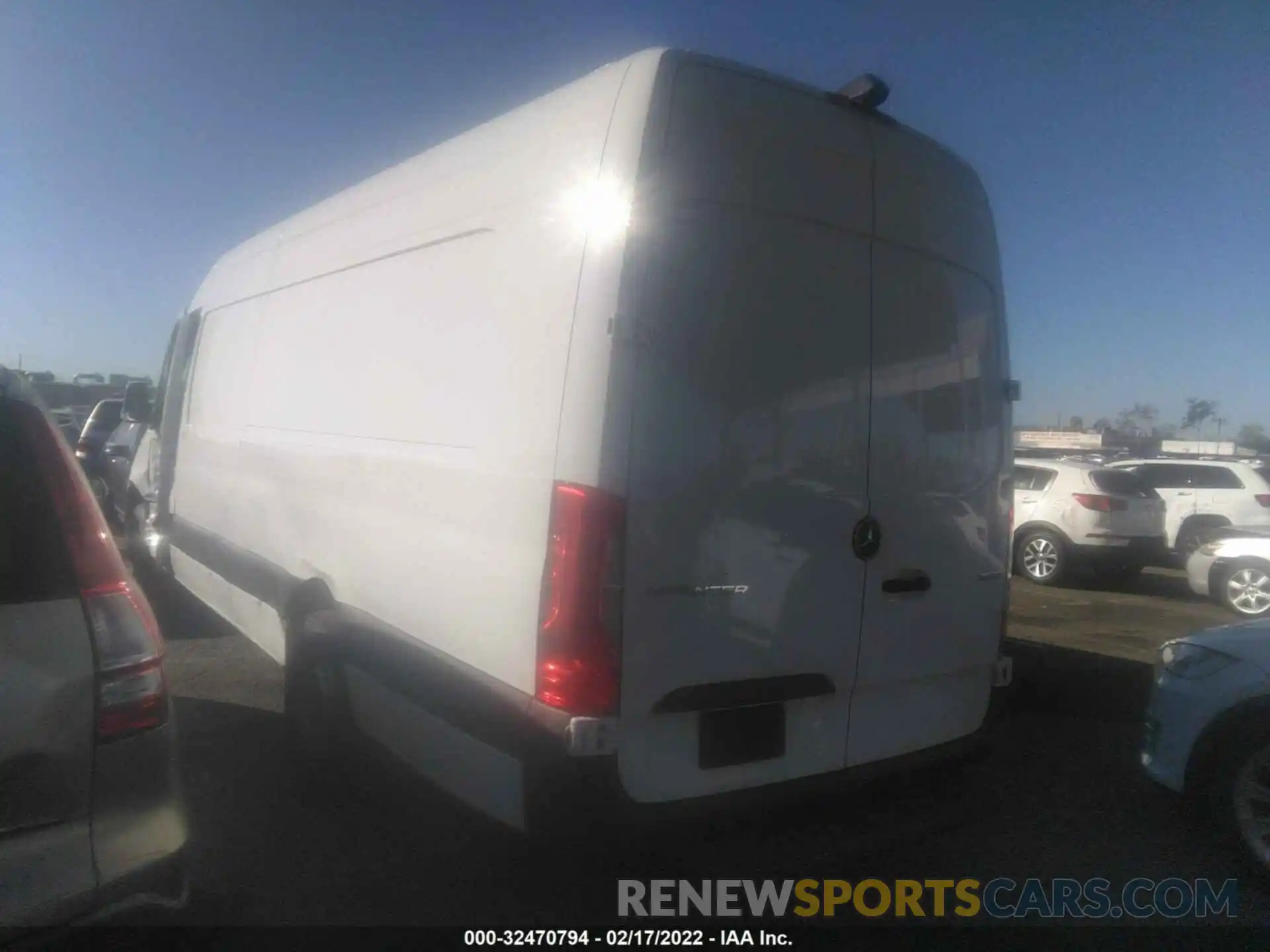 3 Фотография поврежденного автомобиля W1W4EDHY8LT023750 MERCEDES-BENZ SPRINTER CARGO VAN 2020