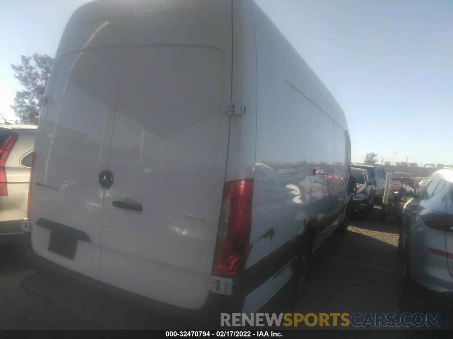 4 Фотография поврежденного автомобиля W1W4EDHY8LT023750 MERCEDES-BENZ SPRINTER CARGO VAN 2020